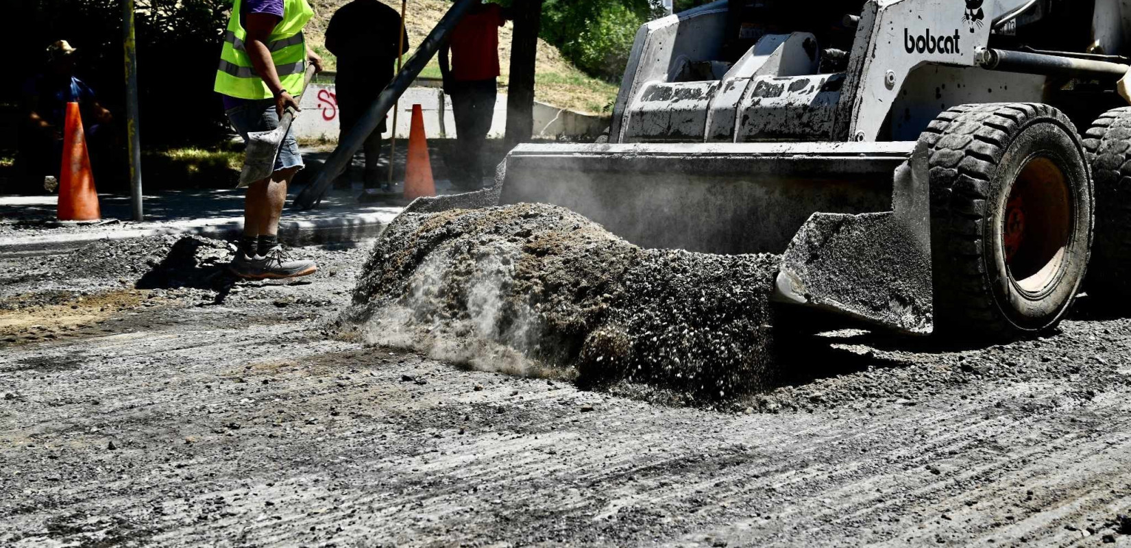 Άρχισαν τα έργα ασφαλτόστρωσης στην οδό Λαμπράκη