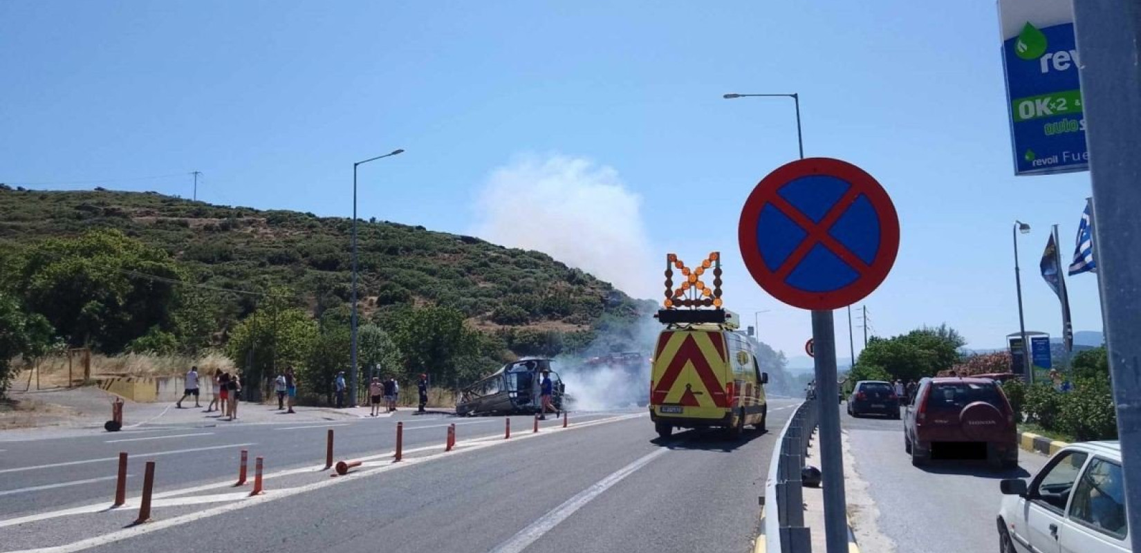 Πυρκαγιά στα Τέμπη μετά από ανάφλεξη ελαστικών τροχόσπιτου - Εκτροπή στην Π.Ε.Ο. Λάρισας-Θεσσαλονίκης (βίντεο & φωτ.)