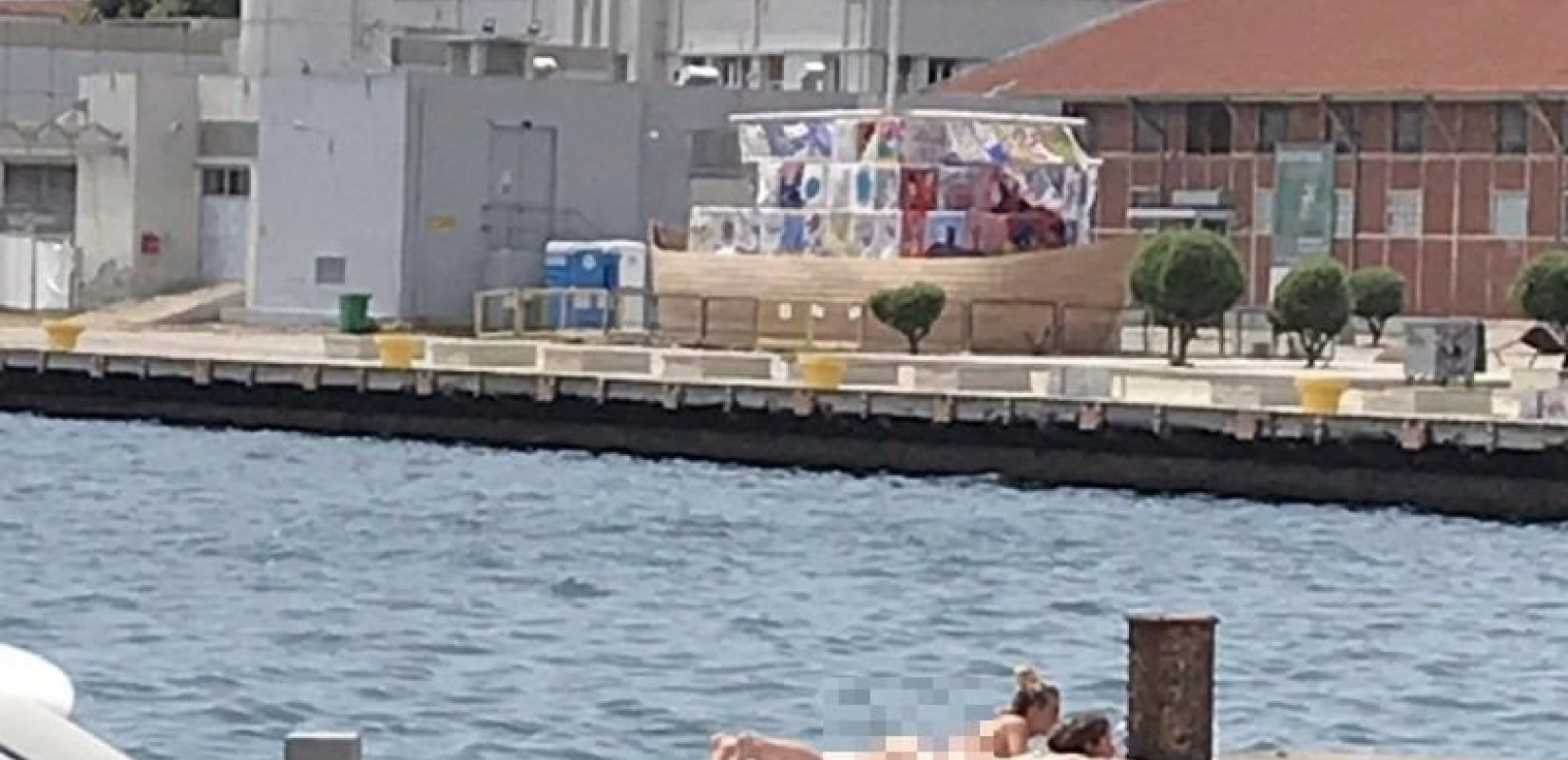 Θεσσαλονίκη: Δύο γυναίκες ζεστάθηκαν κι έκαναν γυμνισμό στη Λεωφόρο Νίκης (βίντεο)