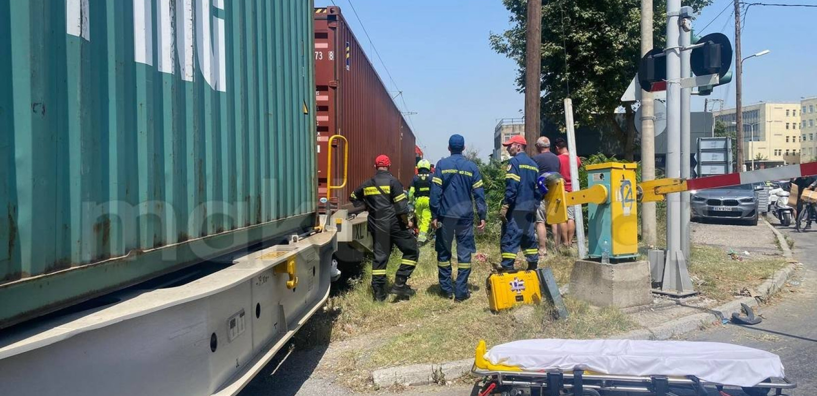 Θεσσαλονίκη: Μοτοσικλέτα παρασύρθηκε από τρένο στη Μοναστηρίου - Νεκρός ο οδηγός της μηχανής (βίντεο, φωτ.)