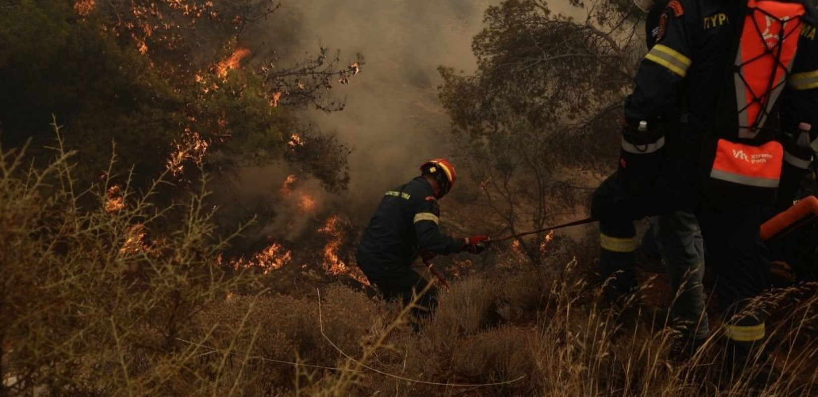 «Συνεχίζουμε» - Συγκλονιστικό βίντεο από τους πυροσβέστες για την αδιάκοπη μάχη στα πύρινα μέτωπα