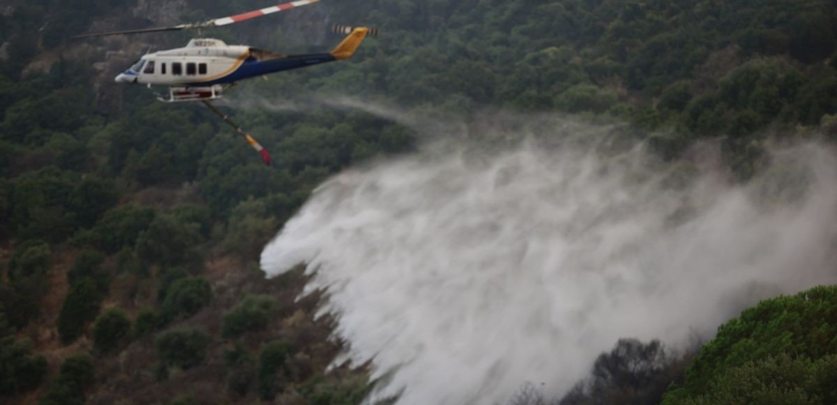 Ακόμα μία αγωνιώδης νύχτα σε Ρόδο και Κέρκυρα απέναντι στις πυρκαγιές - Αύριο θα πνέει ο πιο επικίνδυνος άνεμος