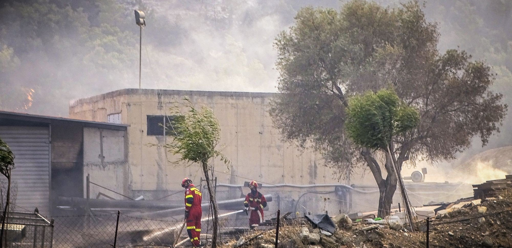 Ρόδος: Νύχτα αγωνίας με τις πυρκαγιές να καίνε ανεξέλεγκτα