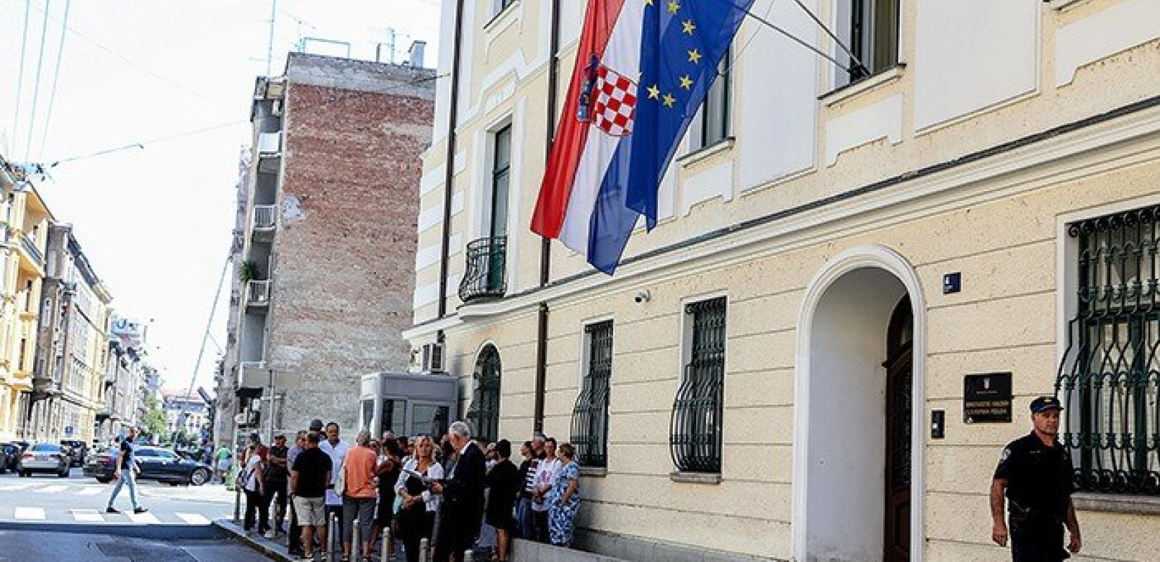 Συγκεντρώθηκαν στην Κροατία οι γονείς των χούλιγκαν που συνελήφθησαν στην Αθήνα, ζητώντας «δικαιοσύνη» (φωτ.)