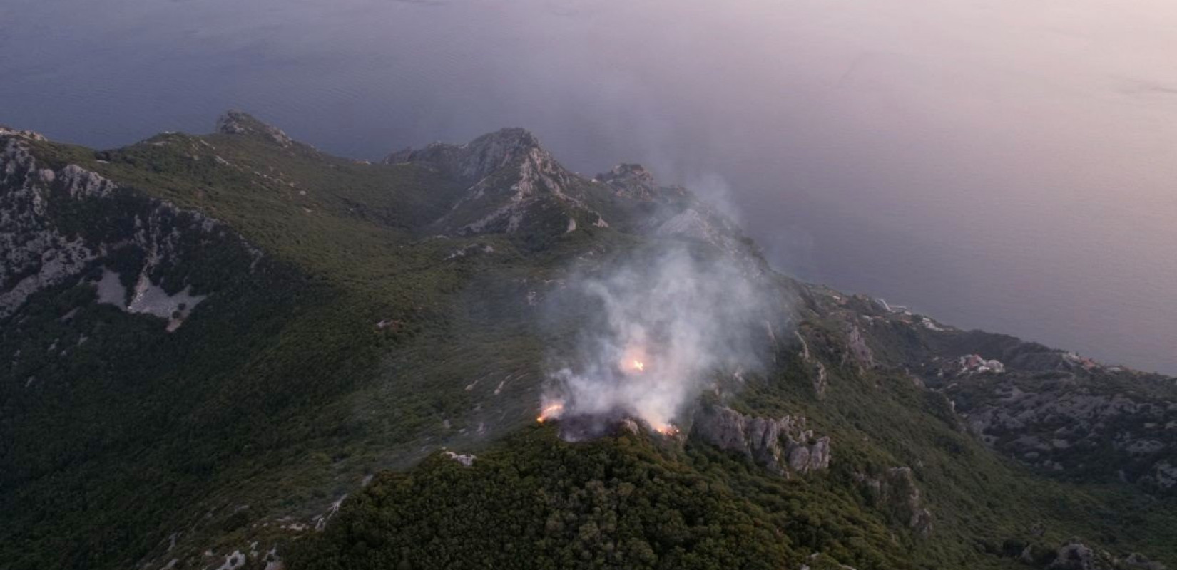 Μαίνεται φωτιά στην Κερασιά του Αγίου Όρους - Έκκληση σε προσκυνητές να είναι ιδιαίτερα προσεκτικοί