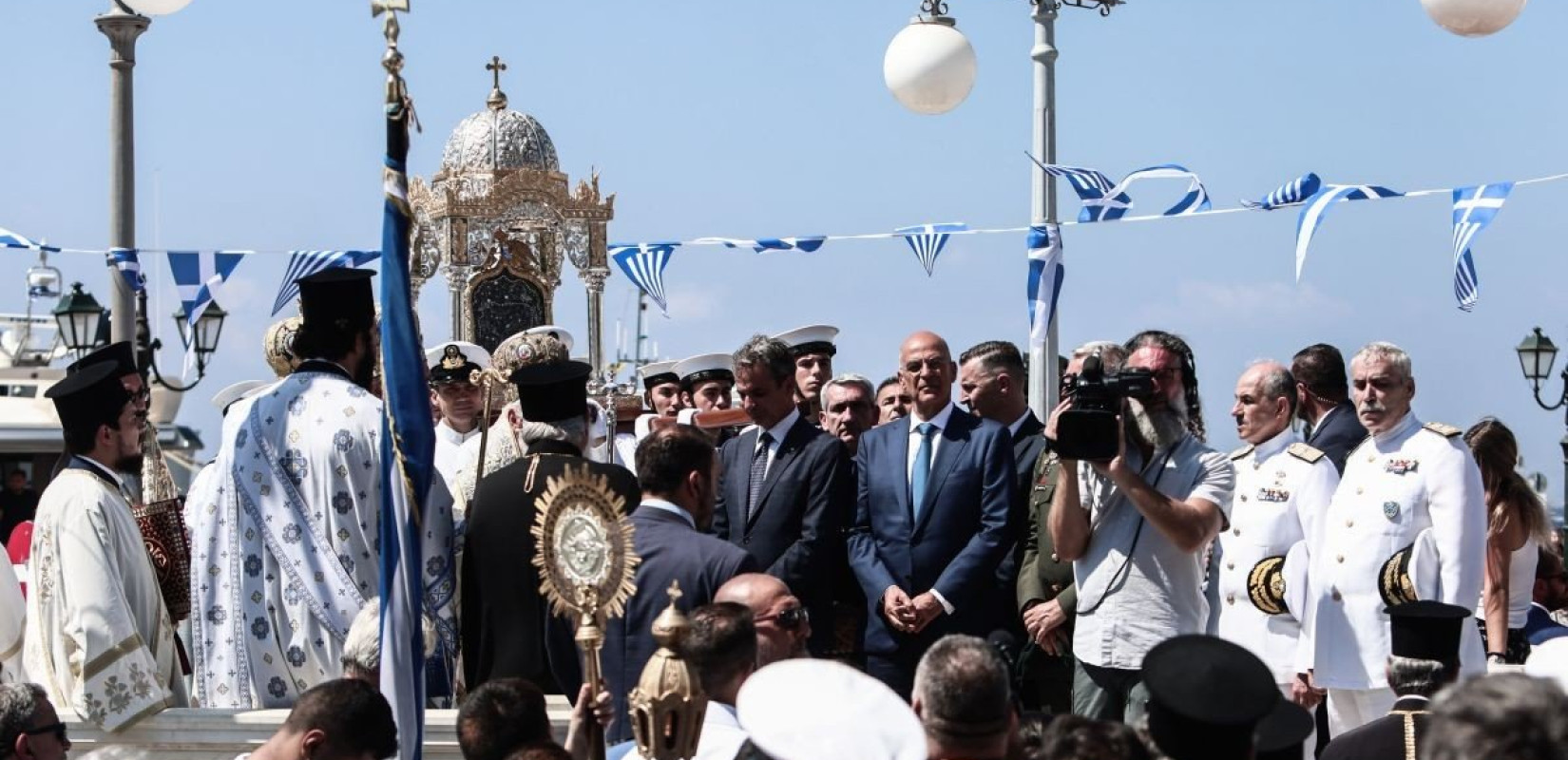 Δεκαπενταύγουστος: Στην Τήνο ο Κυρ. Μητσοτάκης - «Στεφάνι» στο σημείο που βυθίστηκε το «Έλλη» (βίντεο)