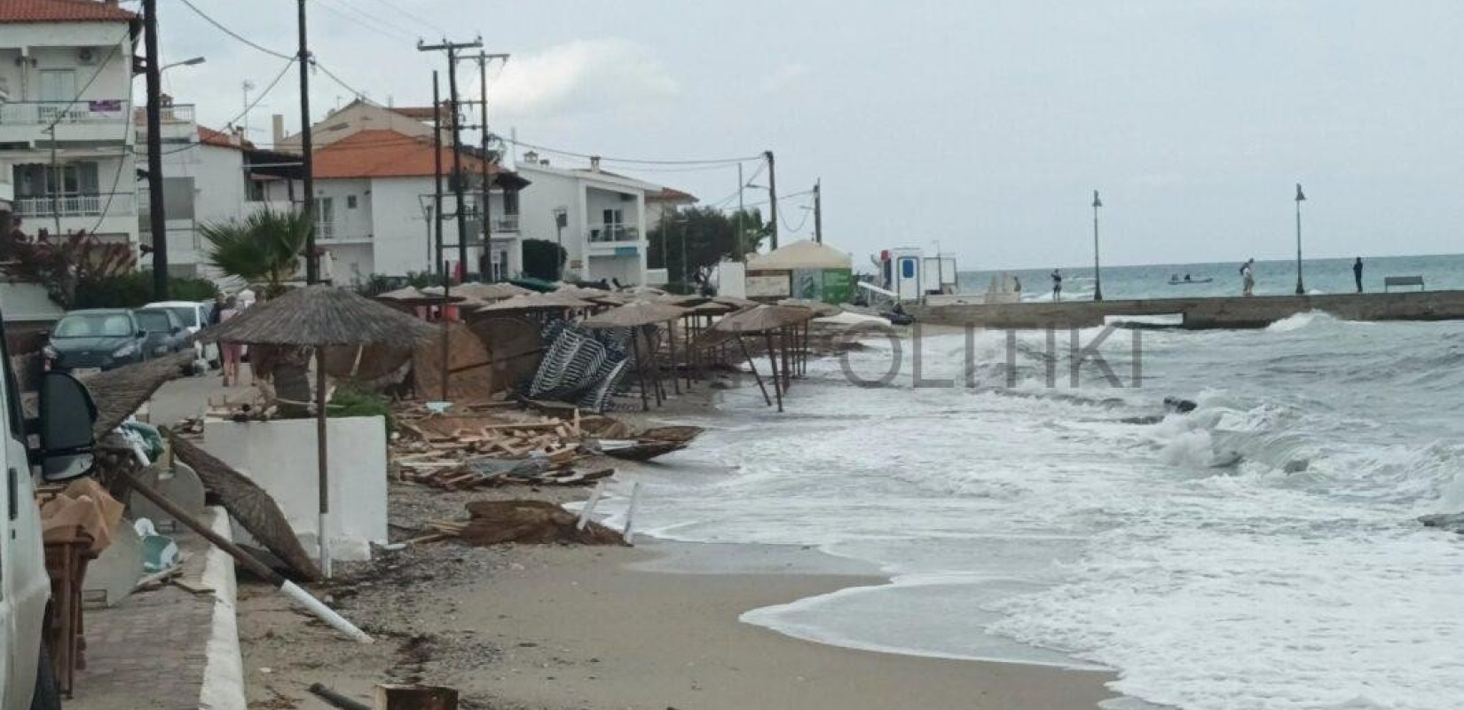 Η κακοκαιρία Daniel χτύπησε και τη Χαλκιδική: Ζημιές σε beach bar στο Πευκοχώρι - Δείτε φωτογραφίες