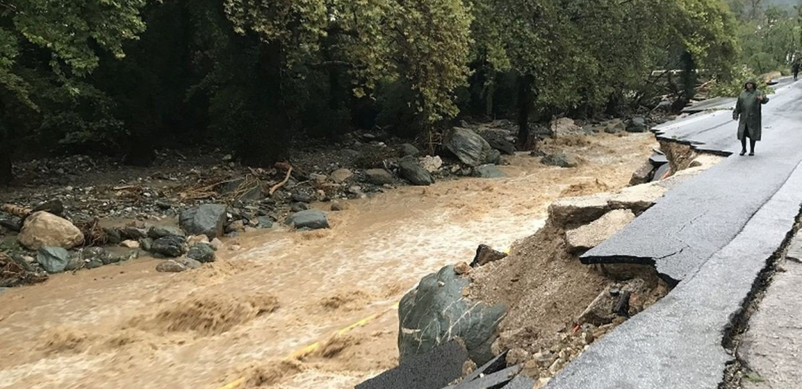 Πήλιο: Πλοίο μετέφερε από το Βόλο τεχνικούς και υλικά της ΔΕΗ