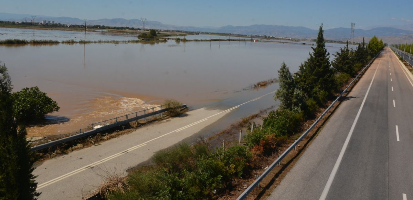 Πυροσβεστική: Προσπαθούμε ώστε να ανοίξει τις επόμενες ώρες η Εθνική Οδός Αθηνών-Θεσσαλονίκης