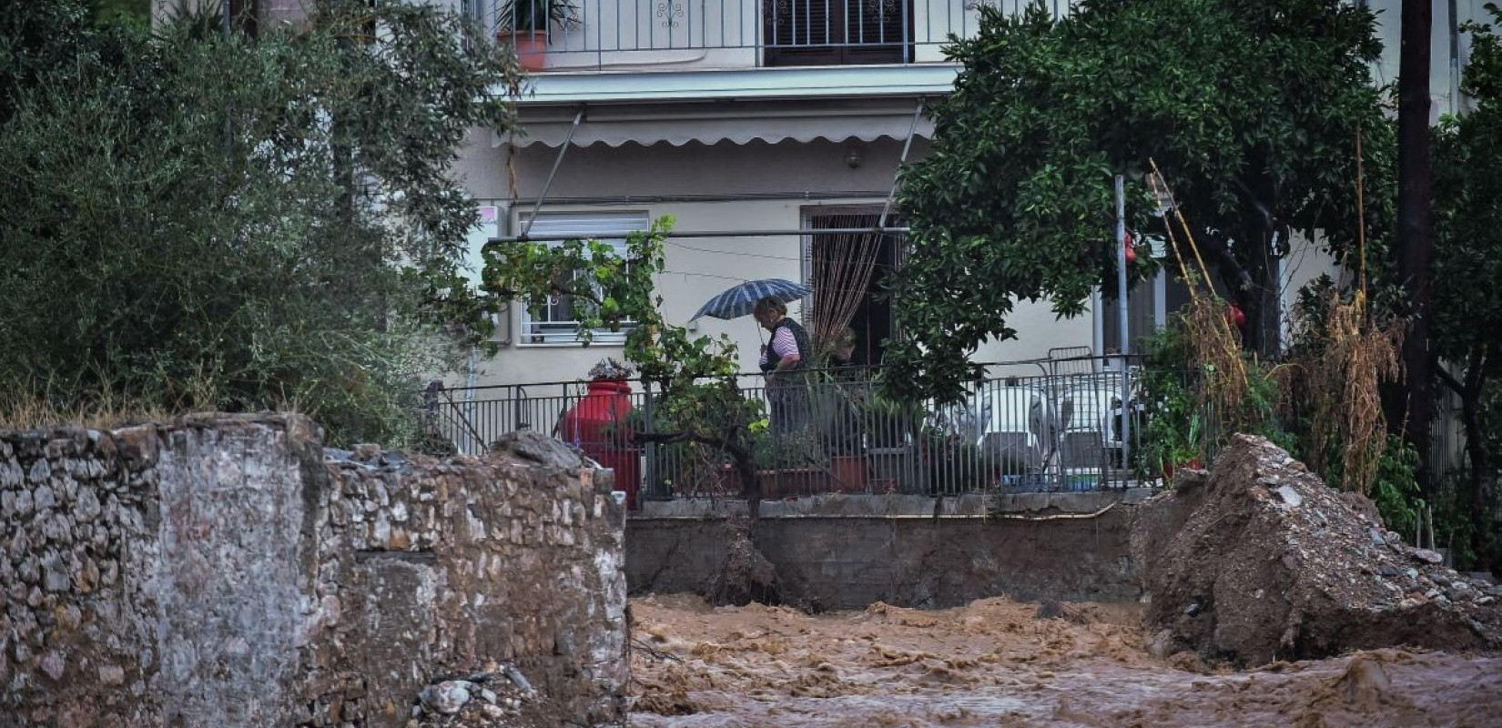 Κακοκαιρία Elias: Νέο μήνυμα από το 112 στον Βόλο - Σε ισχύ η απαγόρευση κυκλοφορίας