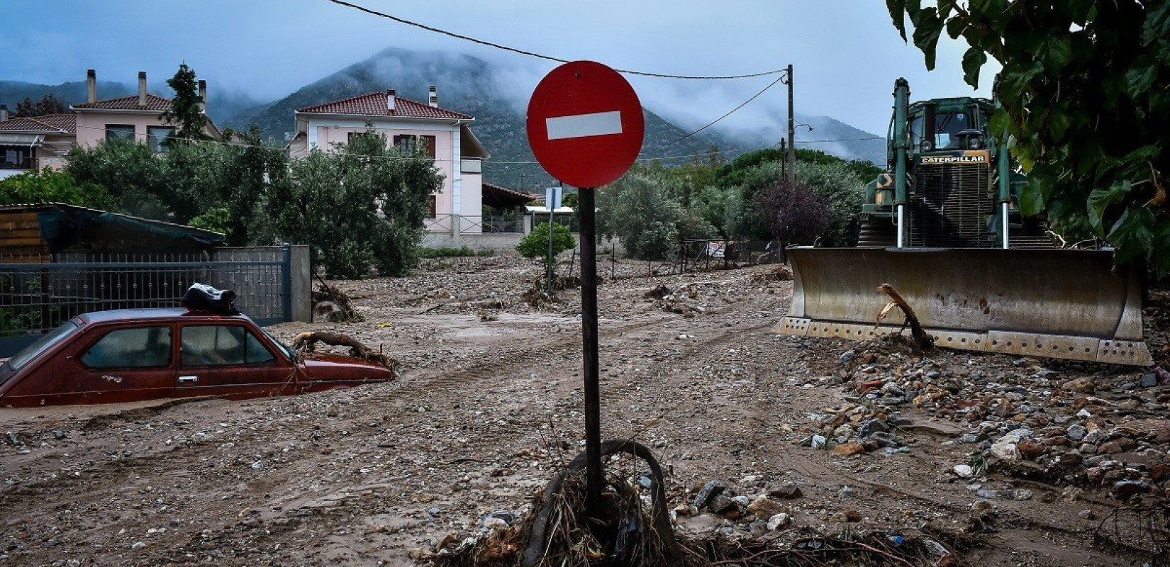  Λασπόνερα και απελπισία στον Βόλο - Σε δέκα ημέρες η ολική αποκατάσταση της υδροδότησης, λέει ο Μπέος