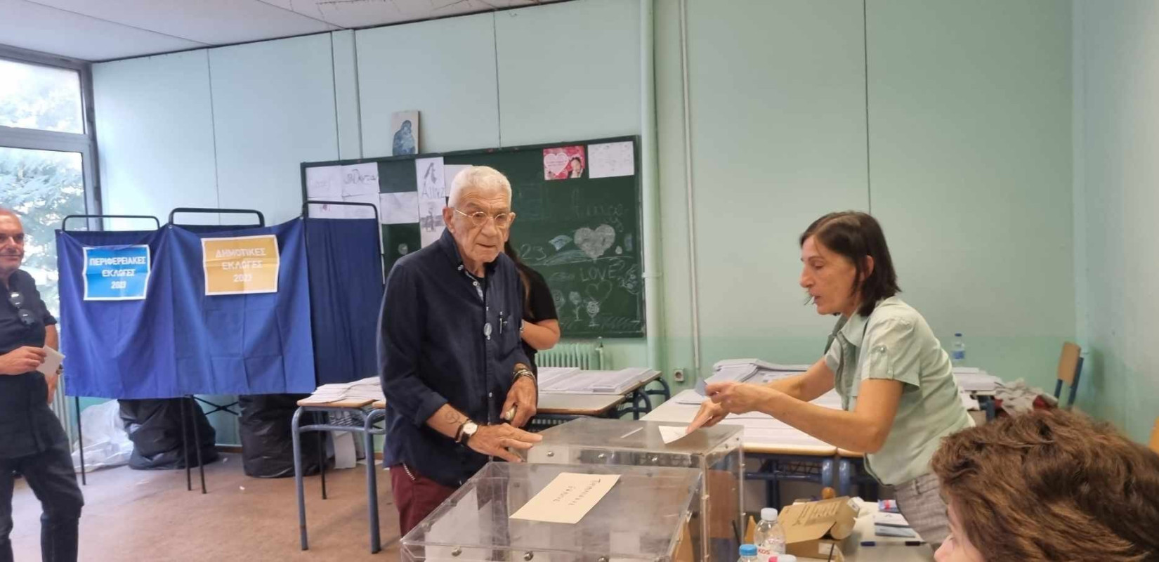 Ψήφισε ο πρώην δήμαρχος Θεσσαλονίκης Γιάννης Μπουτάρης 