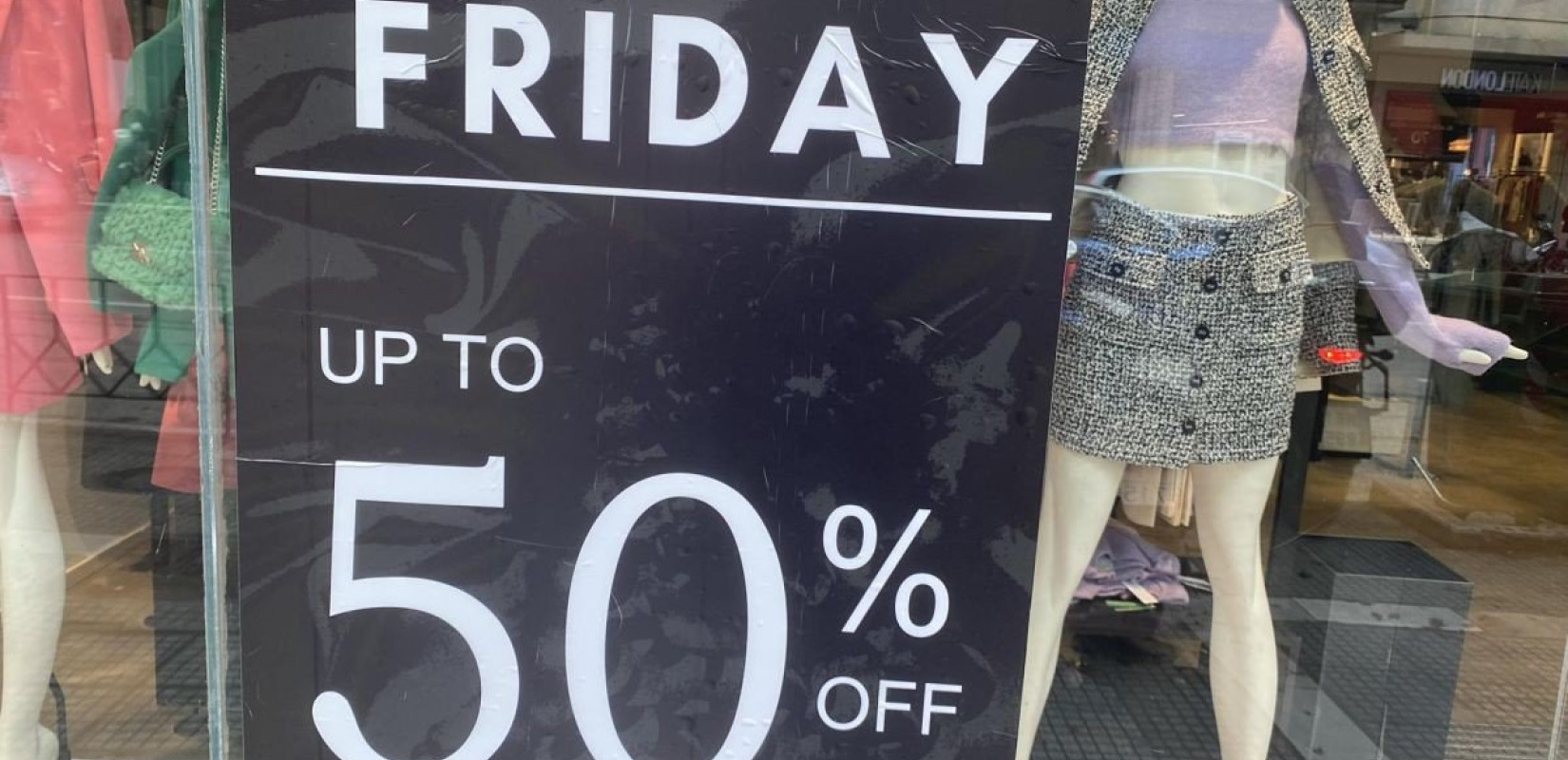 Θεσσαλονίκη: Black Friday εναντίον ακρίβειας - «Μαγνήτης» οι εκπτώσεις, ζεσταίνεται η κίνηση (φωτ.)