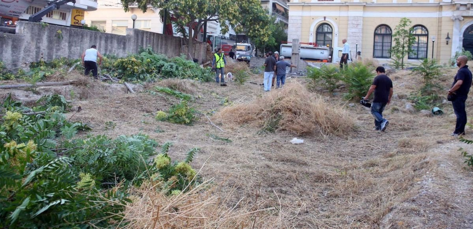 «Καμπάνες» σε ιδιοκτήτες και δήμους που αδιαφορούν για τα ακαθάριστα οικόπεδα - Αυτόματα η επιβολή προστίμων