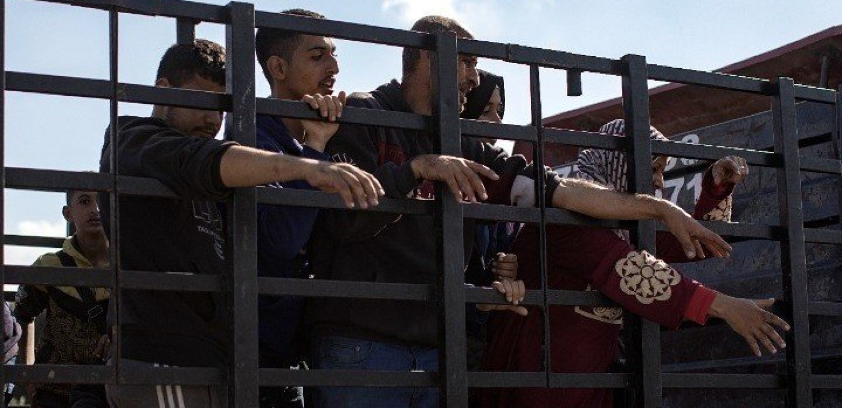 Ισραήλ: Ο υπουργός Εξωτερικών κάλεσε τη Χαμάς να παραδοθεί - Σε εξέλιξη βομβαρδισμοί στη Γάζα
