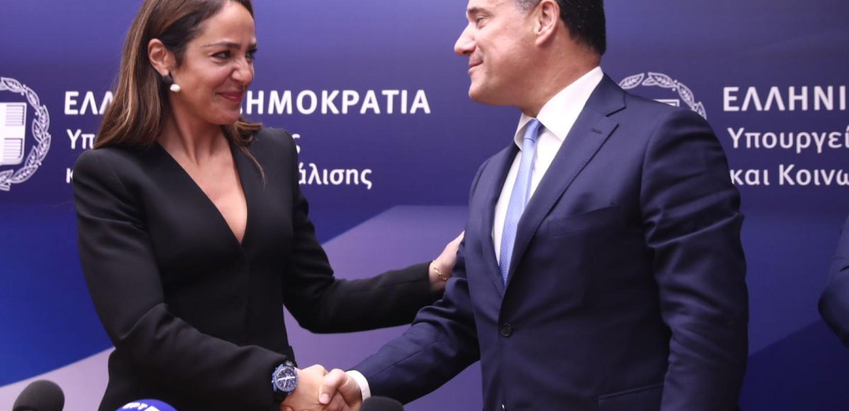 Με «ψηλά τον πήχη» παρέλαβε το υπουργείο Εργασίας η Μιχαηλίδου από τον Γεωργιάδη (φωτ.)