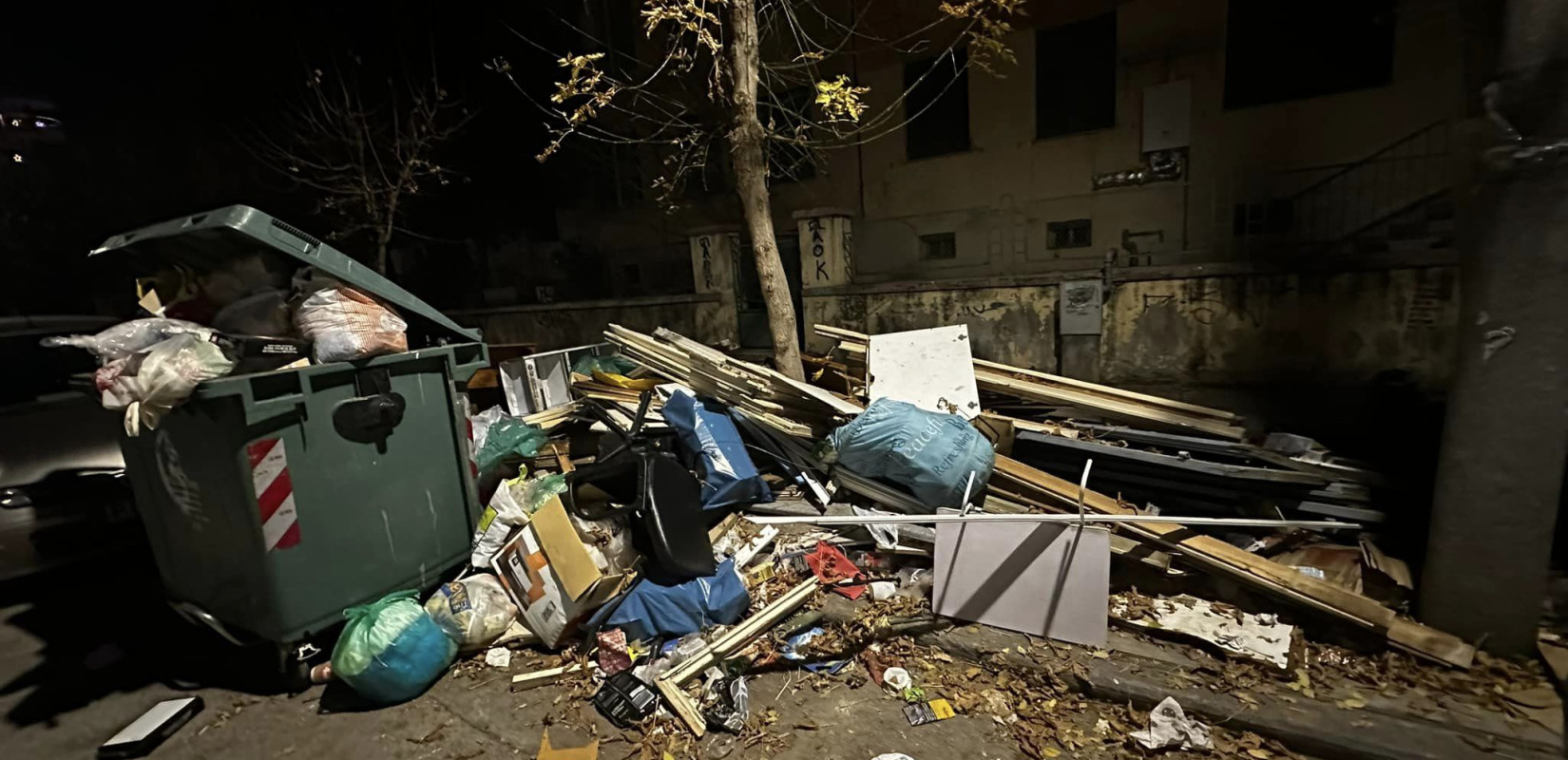 Σχέδιο έκτακτης ανάγκης για την καθαριότητα - Ανακαλούνται οι άδειες του προσωπικού κι έρχονται πρόστιμα για τα ογκώδη 