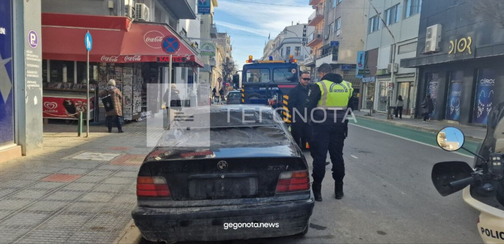 Βόλος - Απίστευτο: Πάρκαρε παράνομα, έβγαλε τις πινακίδες και πήγε τσιπουράδικο