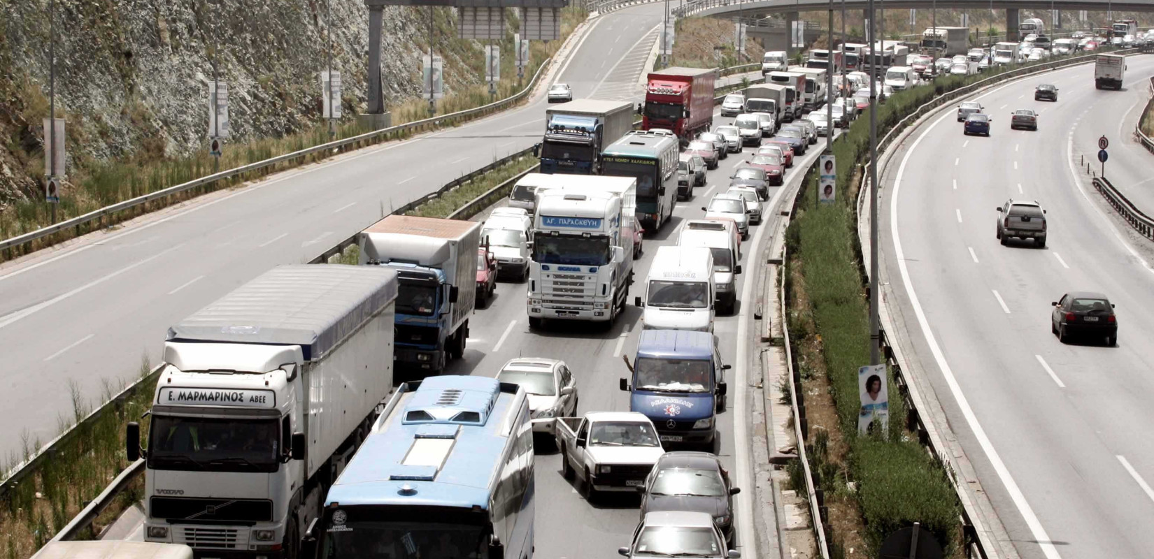 Θεσσαλονίκη: Κυκλοφοριακή συμφόρηση από νωρίς στον Περιφερειακό - Καραμπόλα τριών οχημάτων