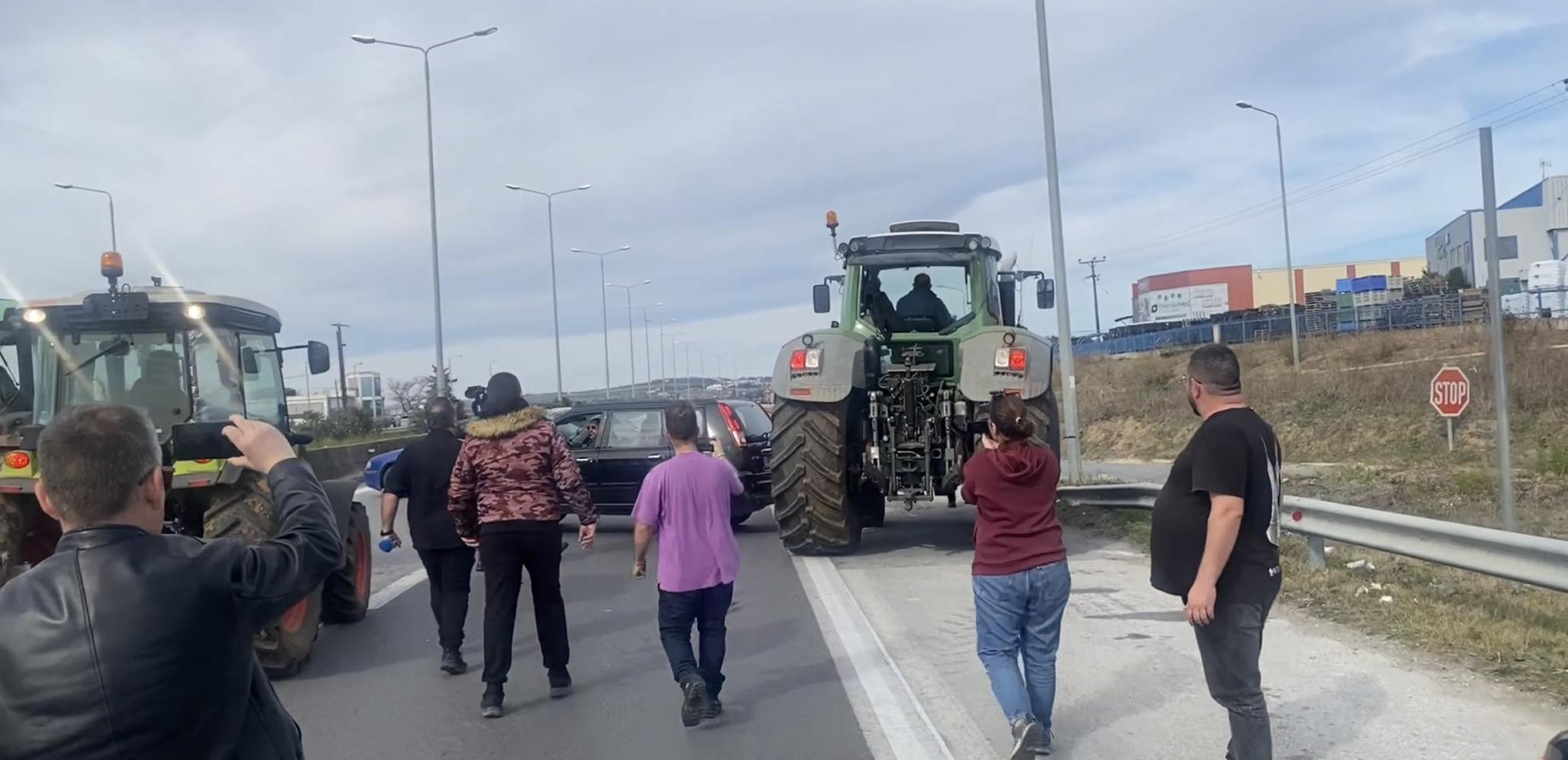 Θεσσαλονίκη: Επέστρεψαν στα Μουδανιά οι αγρότες, άνοιξε ο δρόμος για Χαλκιδική - Δείτε βίντεο