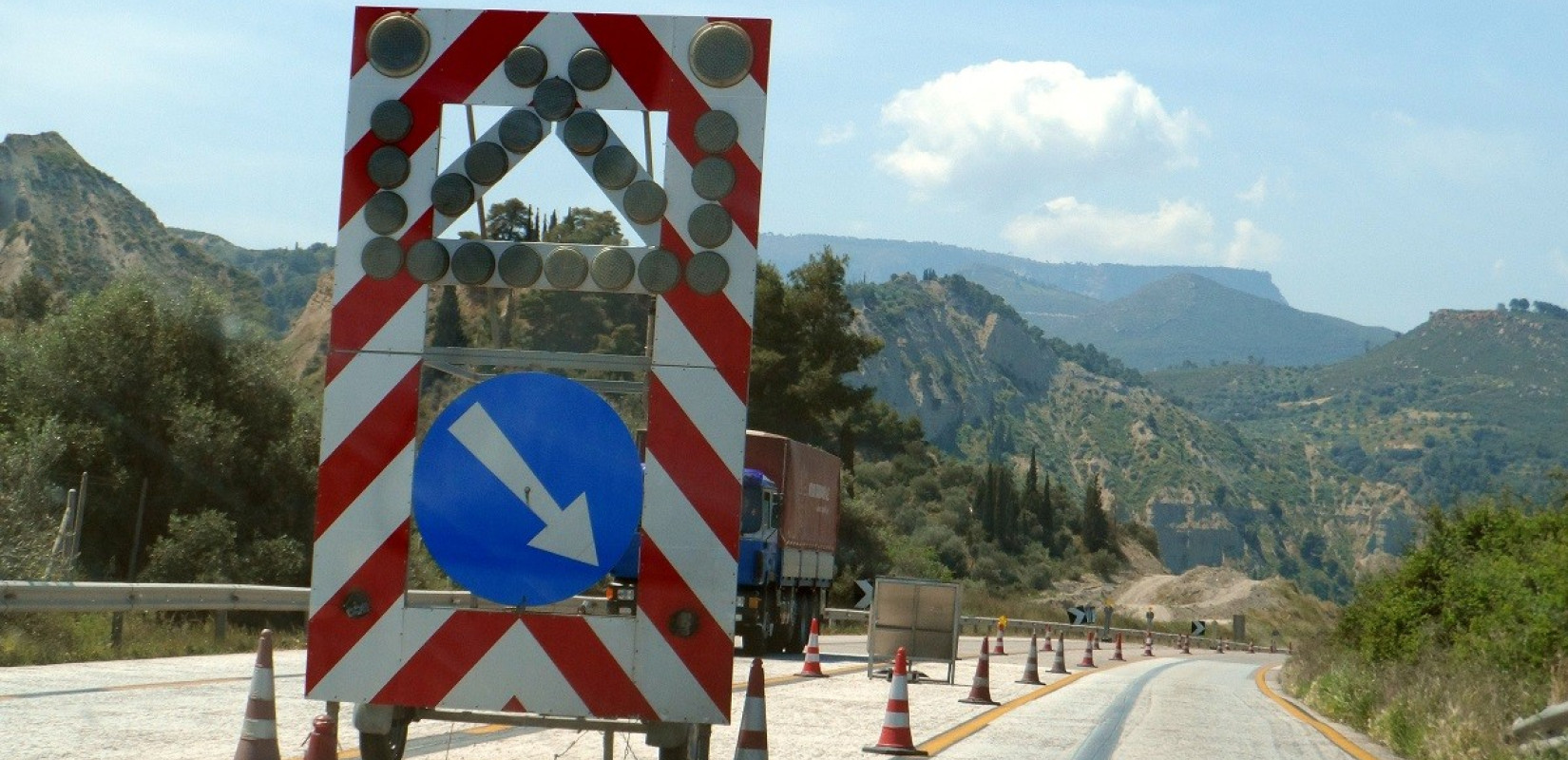 Εργασίες στην Εθνική Οδό Θεσσαλονίκης - Ν. Μουδανιών