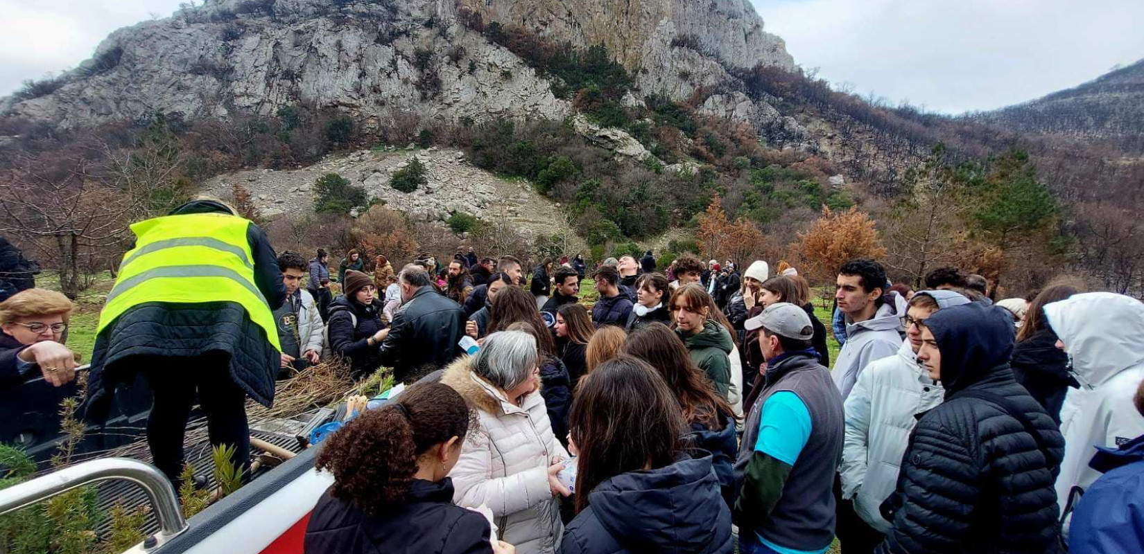 Αλεξανδρούπολη: Ομογενείς μαθητές φύτεψαν δέντρα στις πυρόπληκτες περιοχές (φωτ.)