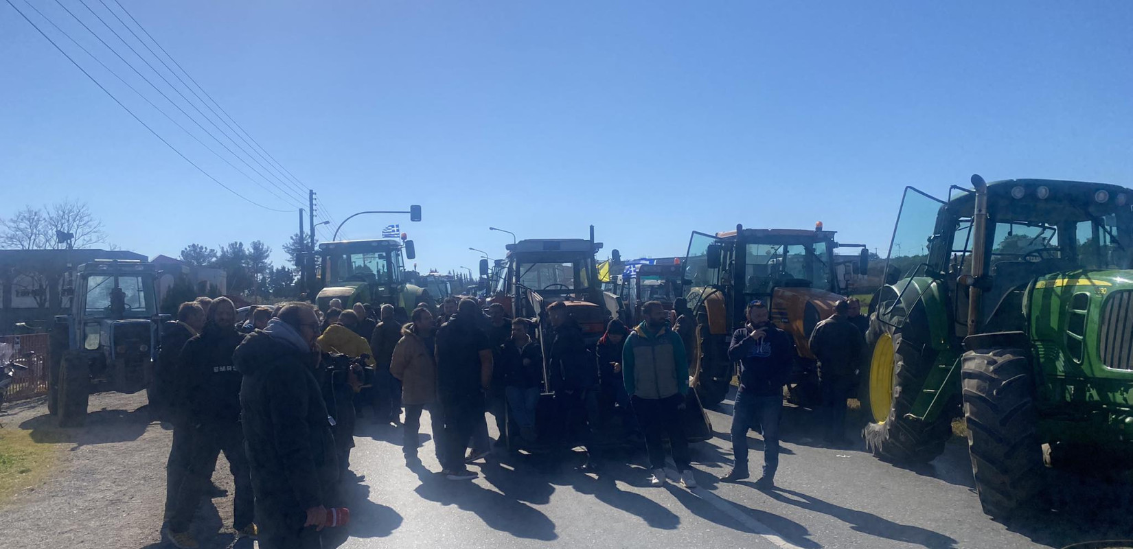 Θεσσαλονίκη: Βγήκαν τα τρακτέρ στην Επανομή - Μπλόκο στο αεροδρόμιο θέλουν οι αγρότες - Στοπ από τους αστυνομικούς στο Πλαγιάρι (βίντεο, φωτ.)