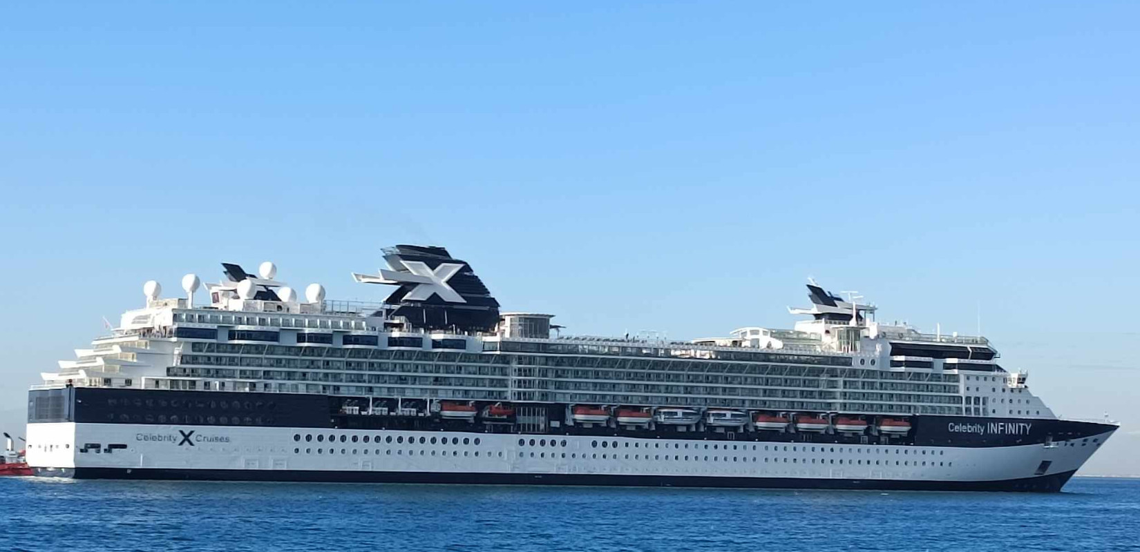 Το κρουαζιερόπλοιο Celebrity Infinity στο λιμάνι της Θεσσαλονίκης με 1200 επιβάτες