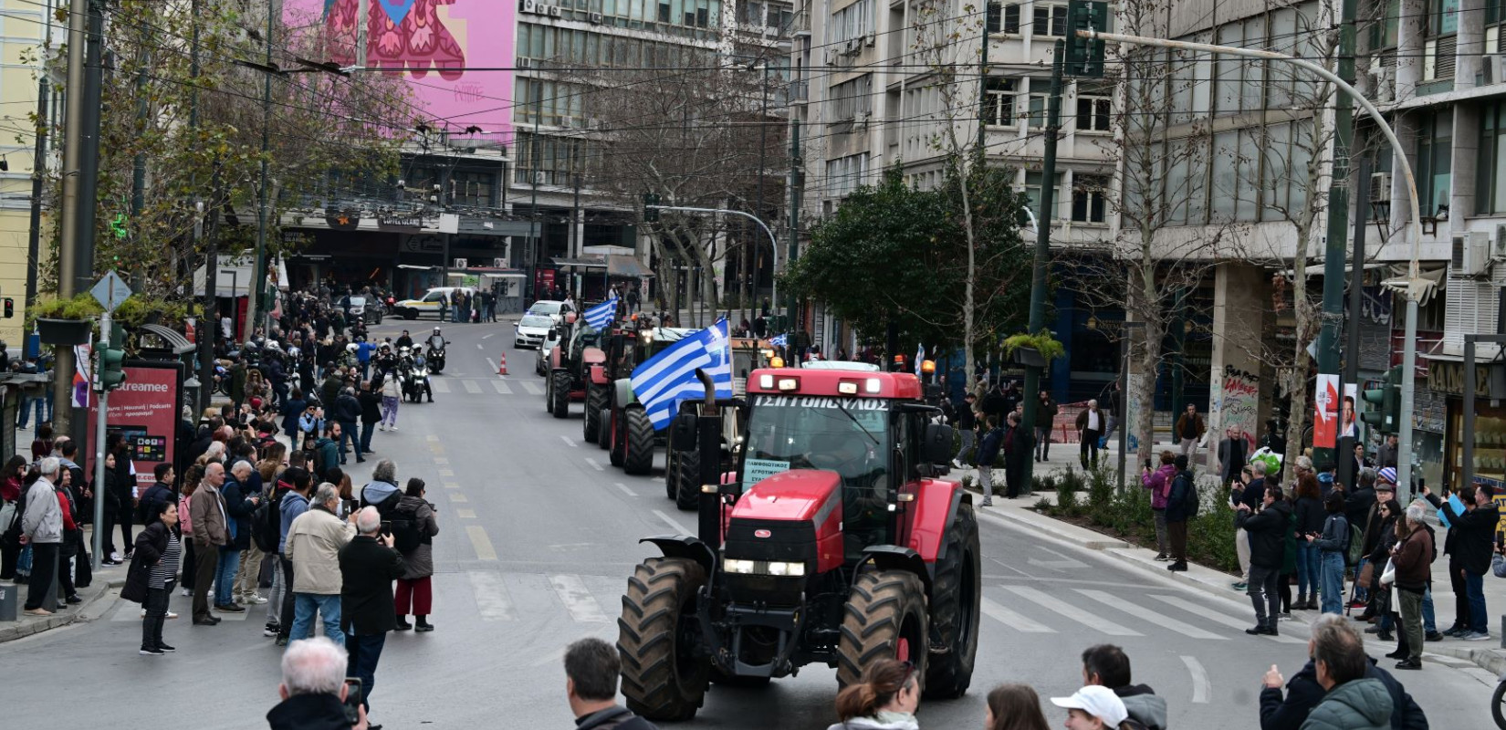 Eπιστρέφουν στα μπλόκα οι αγρότες - Έφυγαν από το Σύνταγμα (βίντεο)