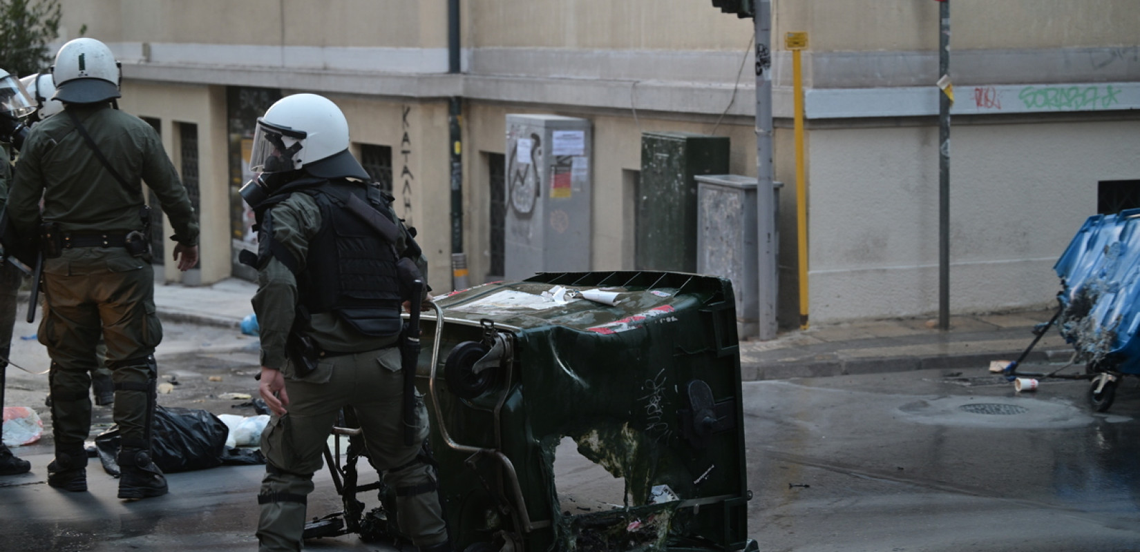 Αθήνα: Επεισόδια έξω από την Νομική - Τραυματίστηκε ελαφρά αστυνομικός