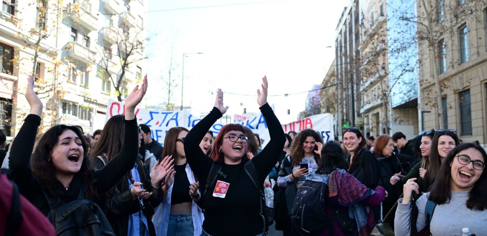 Αθήνα: Ένταση, ξύλο μεταξύ φοιτητών και οκτώ τραυματίες στα Προπύλαια πριν την πορεία