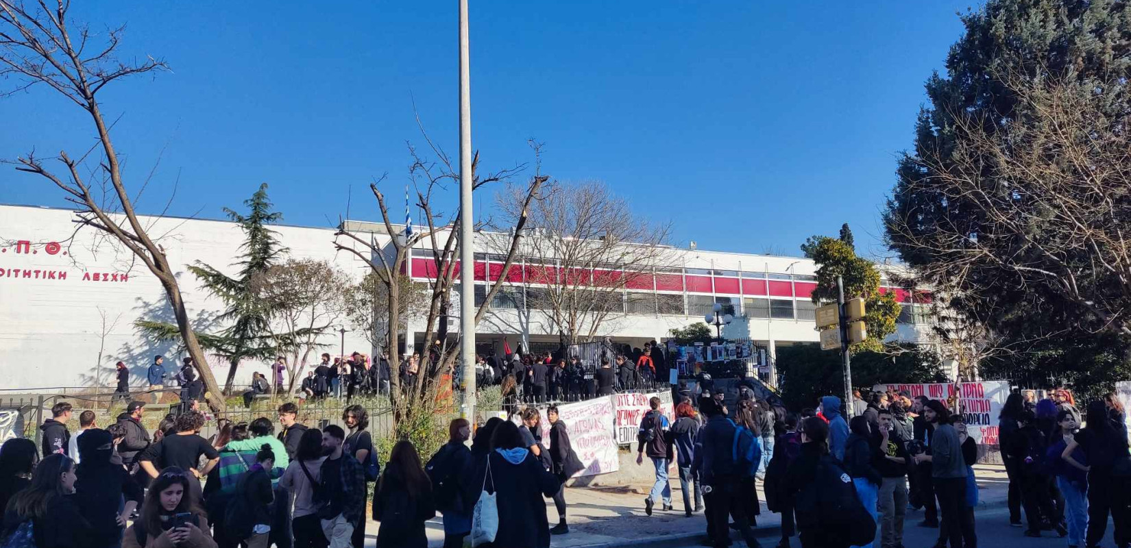 Σπουδές στην Ελλάδα με όνειρα για το εξωτερικό - Οι φόβοι των φοιτητών και η ενίσχυση του «brain drain» (βίντεο)
