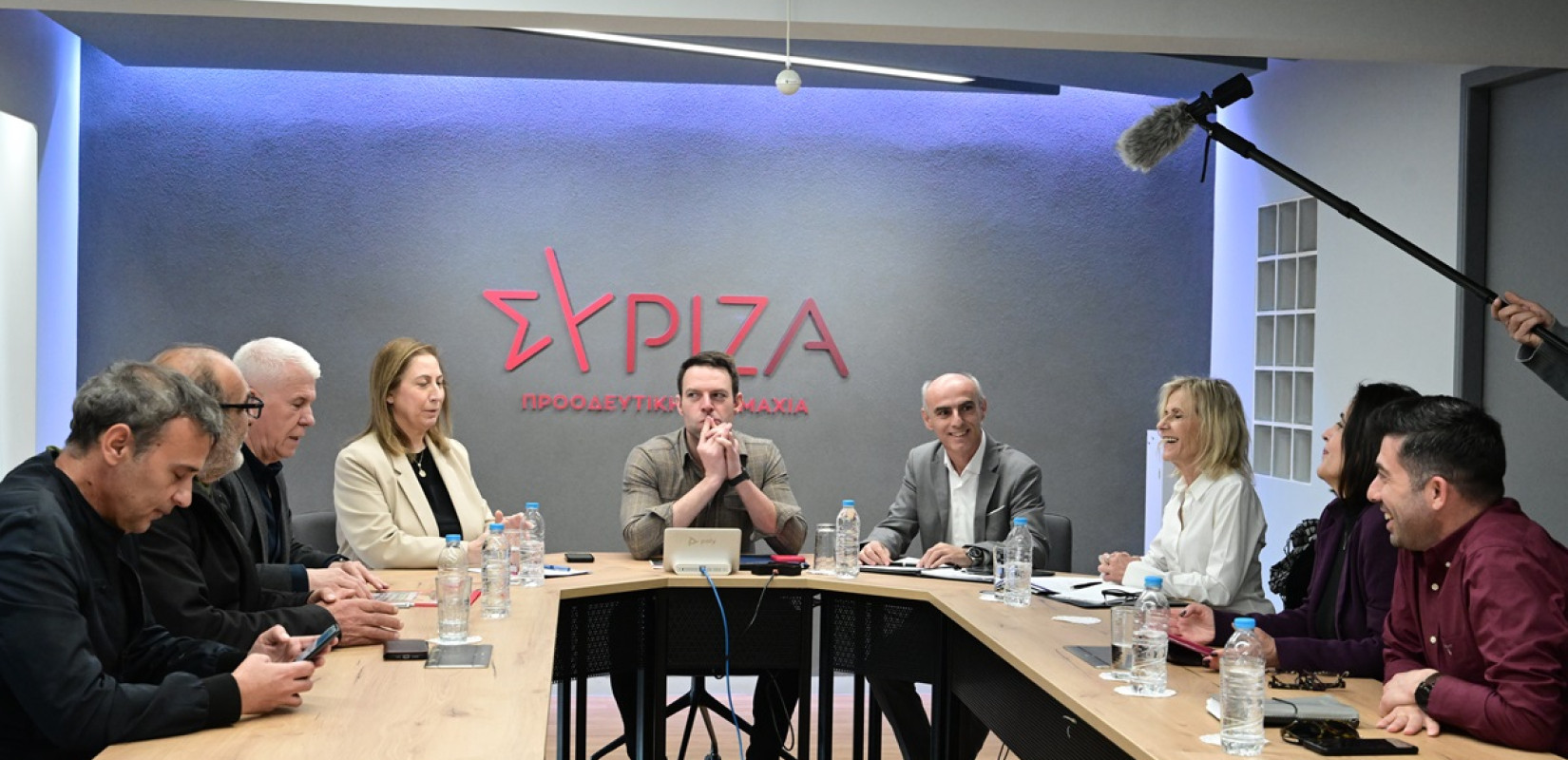 Συνάντηση Κασσελάκη με ΑΔΕΔΥ: Να γίνει επαναφορά του 13ου και 14ου μισθού στο Δημόσιο