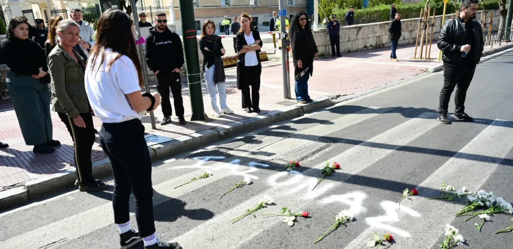 Εκδήλωση μνήμης για τον Ιάσονα τρία χρόνια από τον θάνατό του έξω από τη Βουλή (φωτ.)