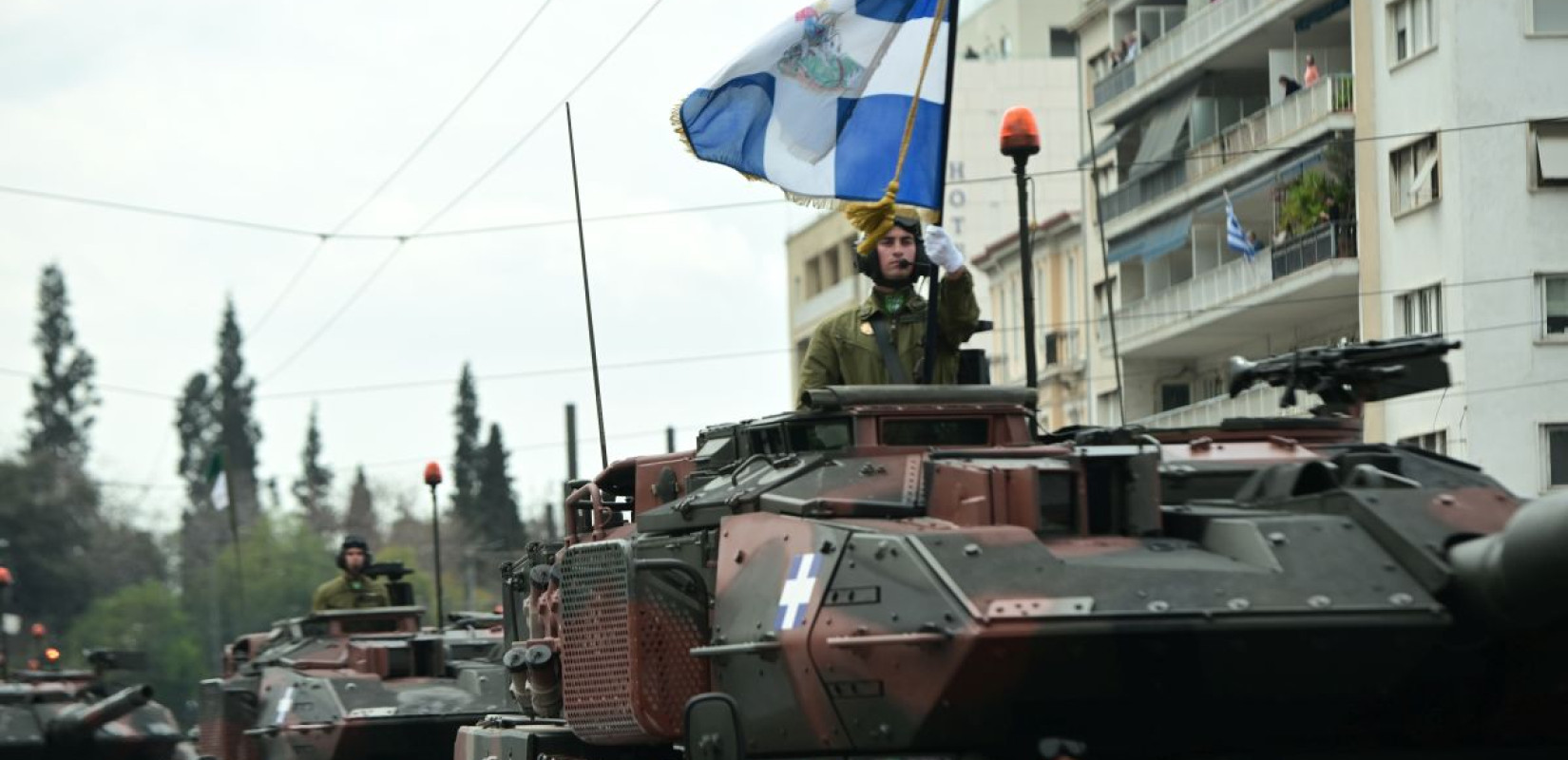 Επέτειος 25ης Μαρτίου: Σε εξέλιξη η μεγάλη στρατιωτική παρέλαση στο κέντρο της Αθήνας - Πλήθος κόσμου στο Σύνταγμα (Live)