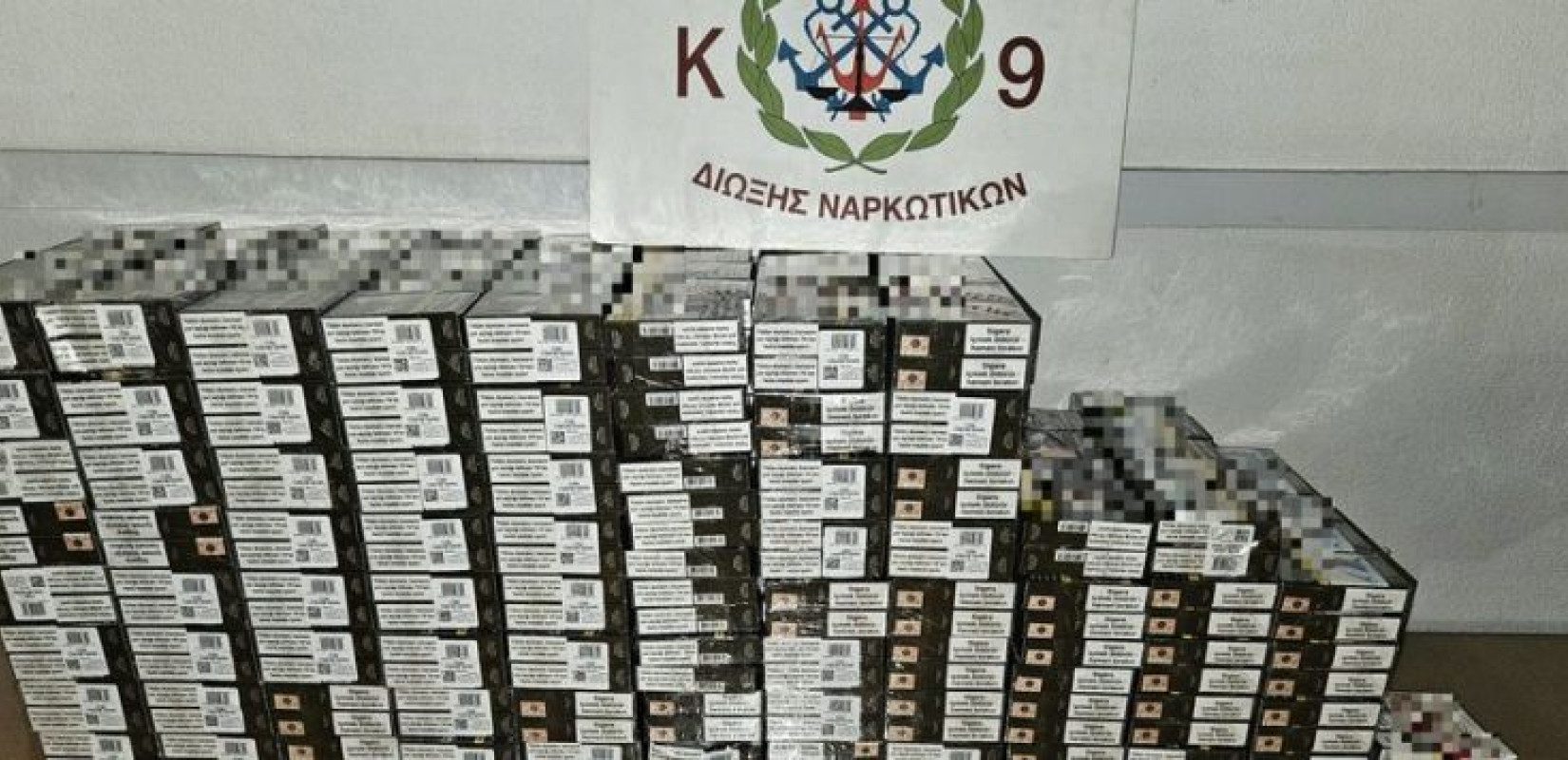 Ηγουμενίτσα: Χειροπέδες σε οδηγό φορτηγού - Είχε κρυμμένα στον τράκτορα 785 πακέτα λαθραίων τσιγάρων