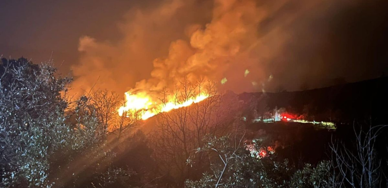 Παραμένουν ενεργές 20 πυρκαγιές - Η εικόνα των φωτιών σε όλη τη χώρα