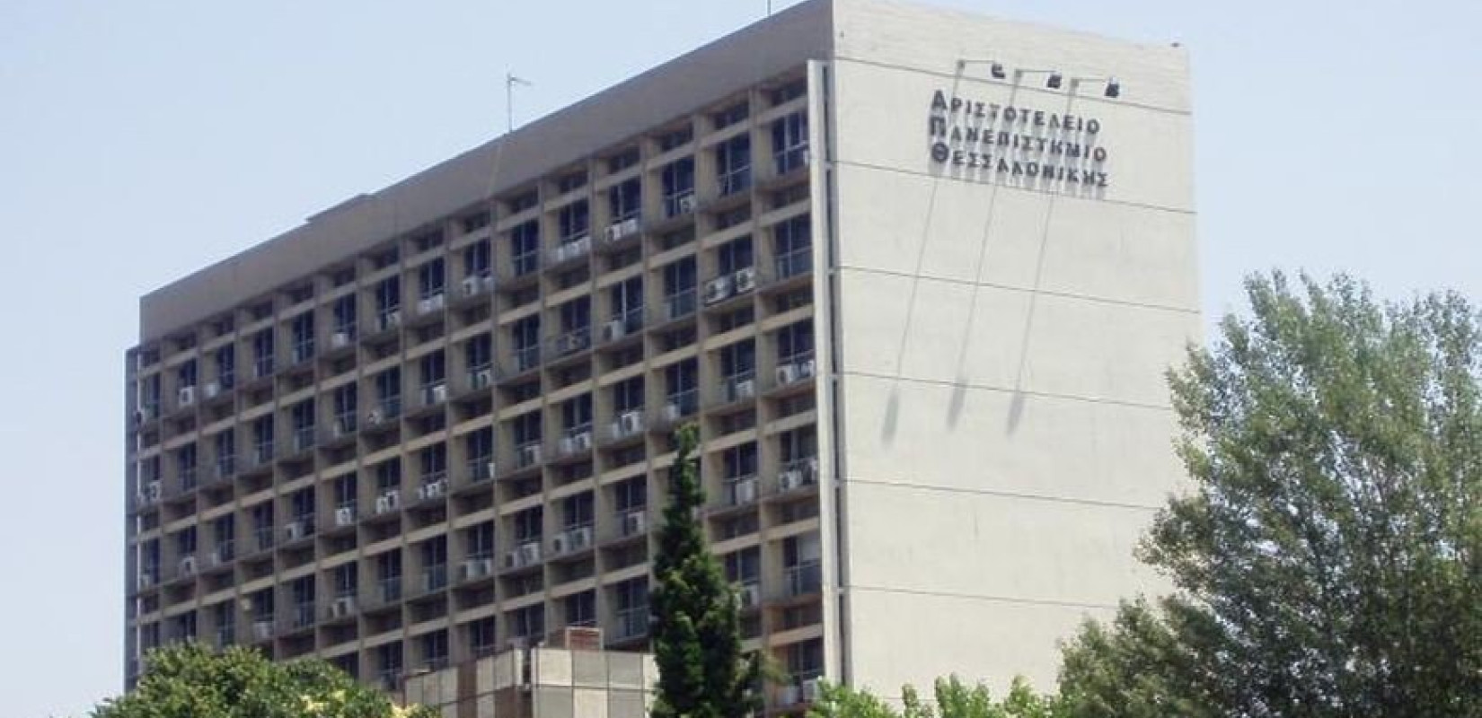 Τι λέει το ΑΠΘ για την επιστροφή στο πανεπιστήμιο του καθηγητή Ιατρικής, που καταδικάστηκε για "φακελάκι"
