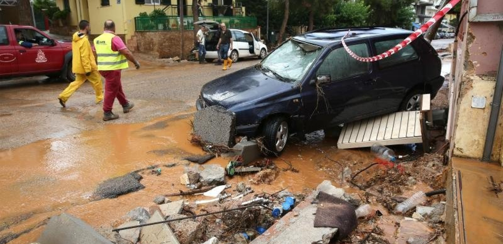 Σε εξέλιξη η δευτεροβάθμια δίκη για τη φονική πλημμύρα στην Μάνδρα: Ξανά στο εδώλιο η Ρένα Δούρου