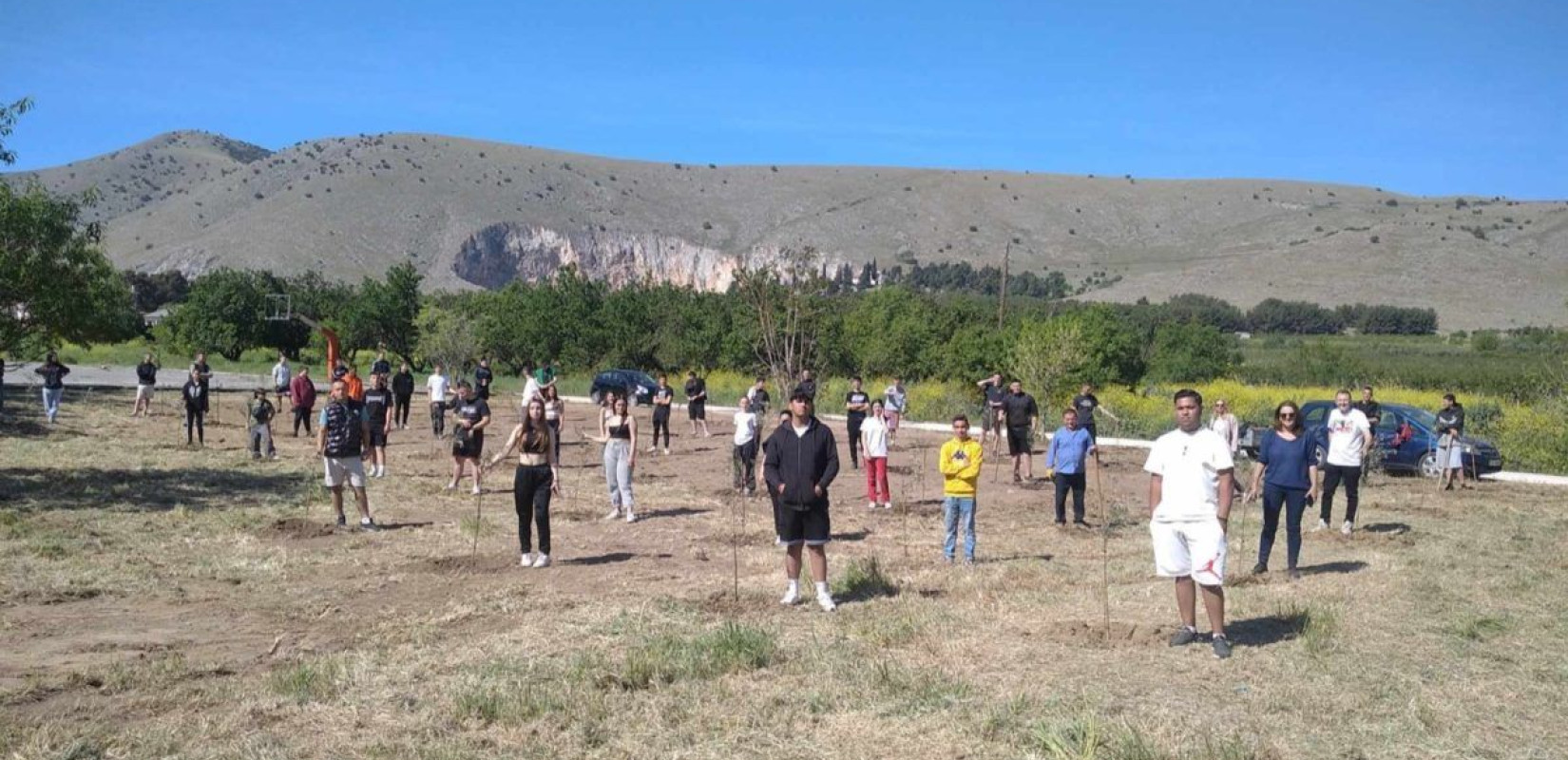 Τύρναβος: 57 δενδρύλλια ελιάς για τα θύματα των Τεμπών φύτεψαν μαθητές του ΕΠΑΛ (φωτ.)