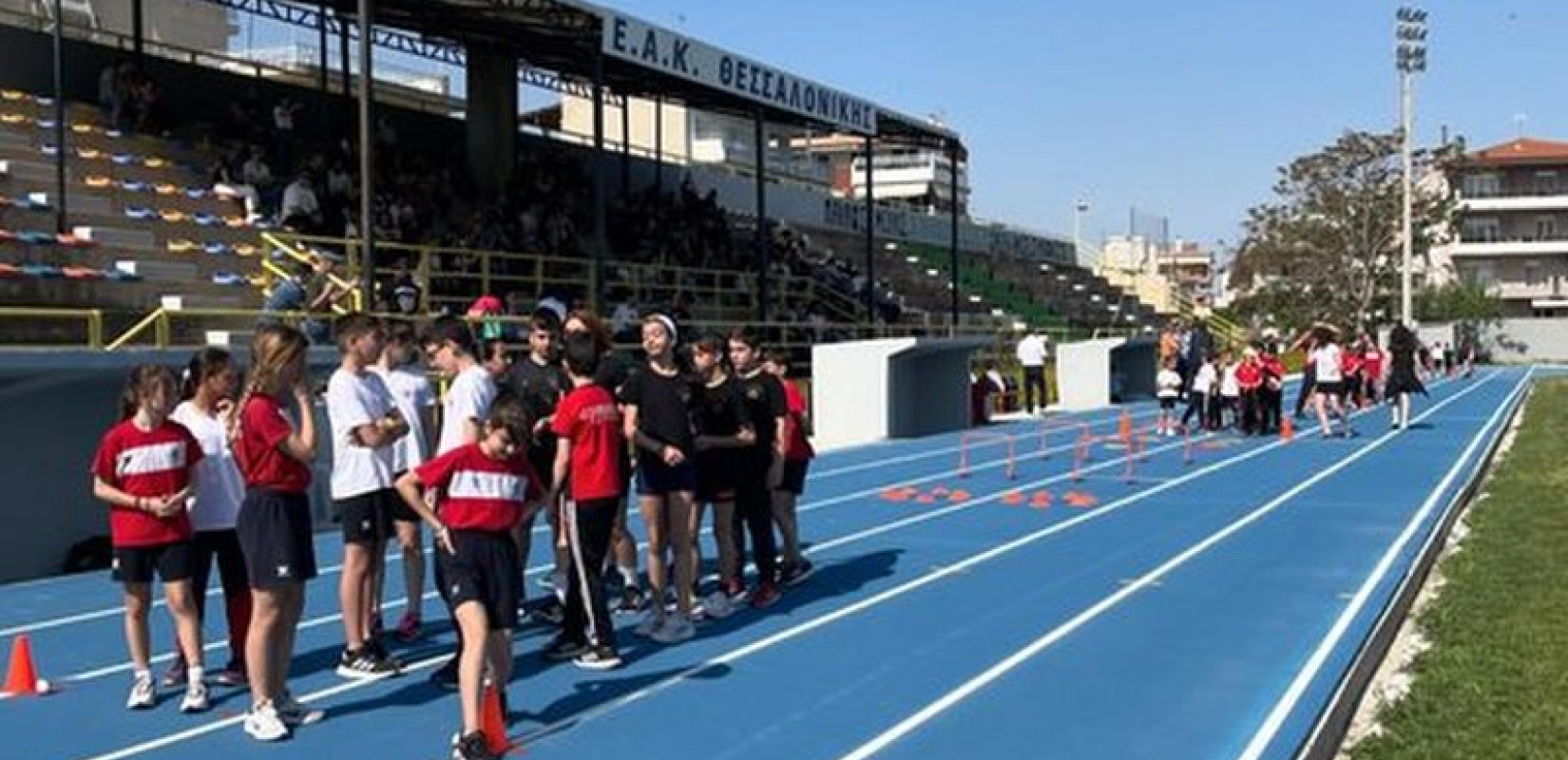 Θεσσαλονίκη: Εγκαινιάστηκε το νέο σύγχρονο ταρτάν στο ΕΑΚ Σταυρούπολης - «Καλορίζικο» ευχήθηκε ο Γιάννης Βρούτσης (φωτ.)