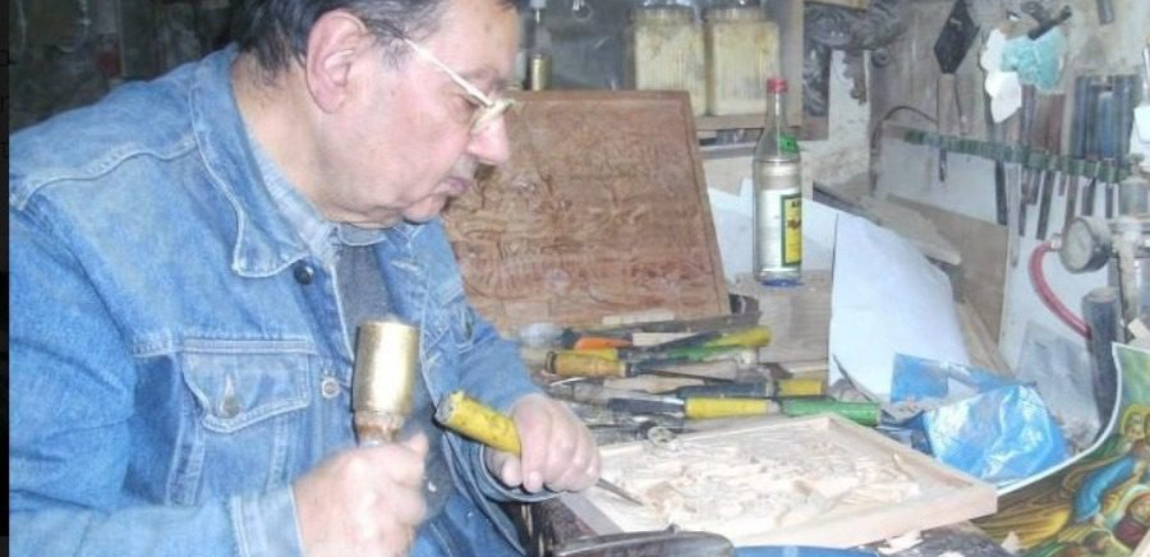 Λέσβος: Πέθανε ο παλαιότερος και πιο ξακουστός ξυλογλύπτης της Αγιάσου