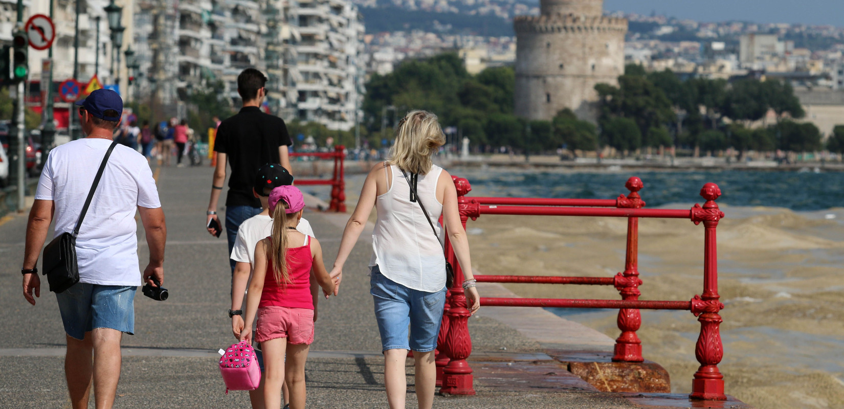 Τουρισμός «δύο ταχυτήτων», αλλά η χρονιά φαίνεται να κλείνει με θετικό πρόσημο - Οι κερδισμένοι και οι χαμένοι