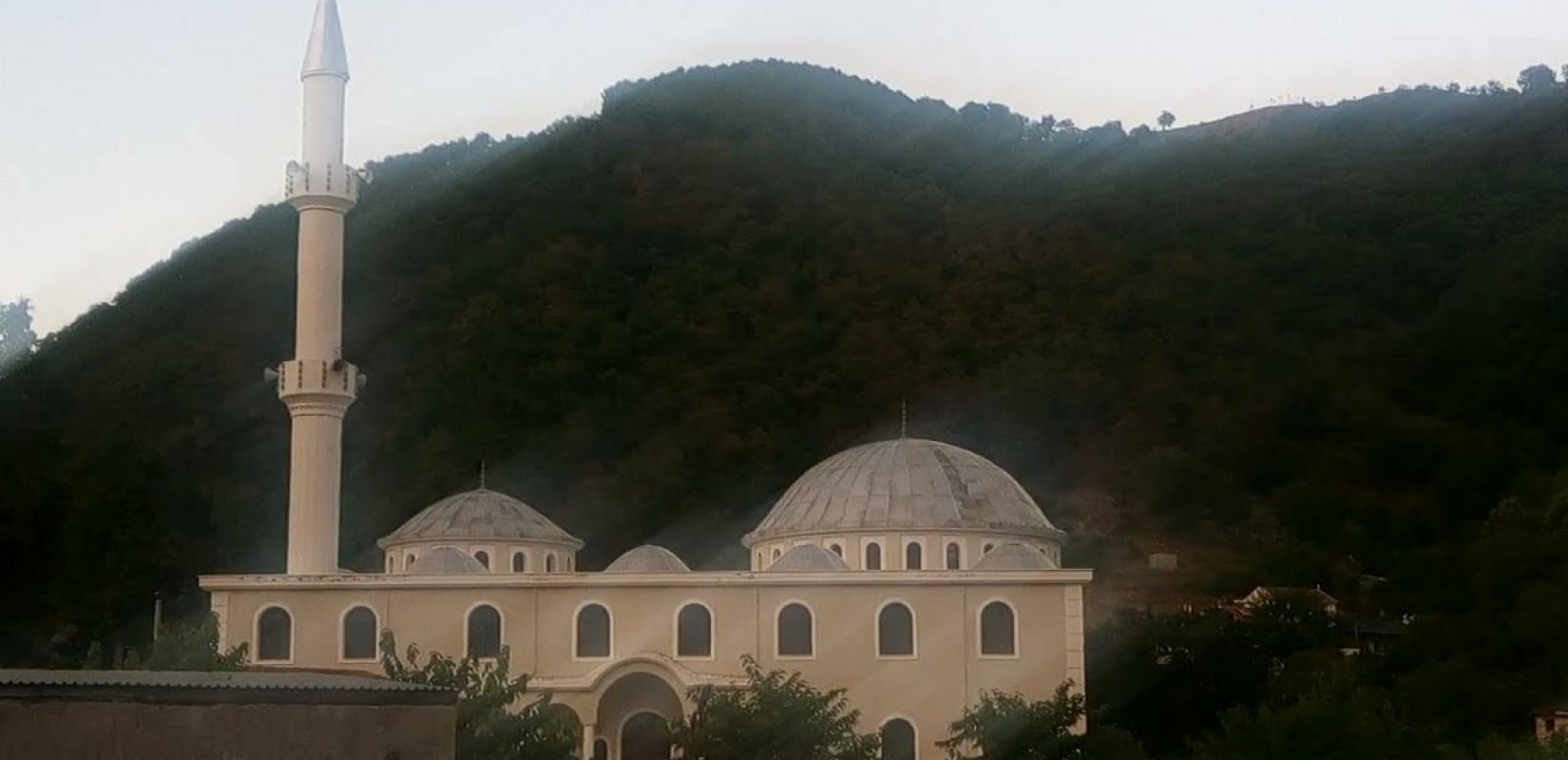 Θράκη: Μειονοτικοί έβγαλαν από τζαμί της Σμίνθης τον ψευτομουφτή Ξάνθης(!) – Χρειάστηκε η επέμβαση της ΕΛ.ΑΣ. (Βίντεο)
