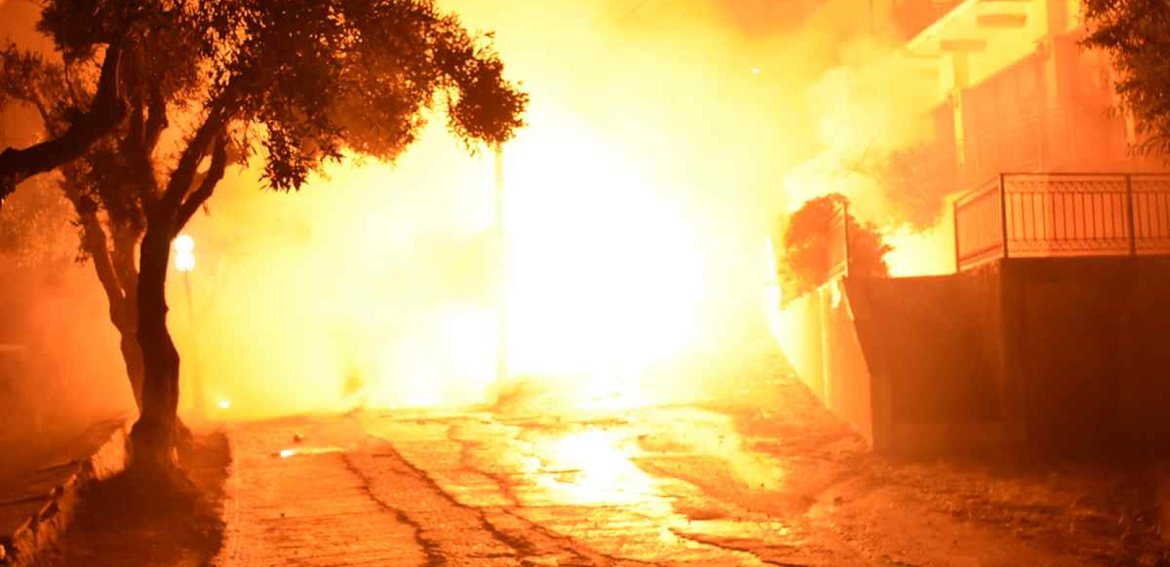 Αν και υπό βροχή, «εκρηκτική» και φέτος η Ανάσταση στο Ανδρώνι της Λήμνου (βίντεο, φωτ.)