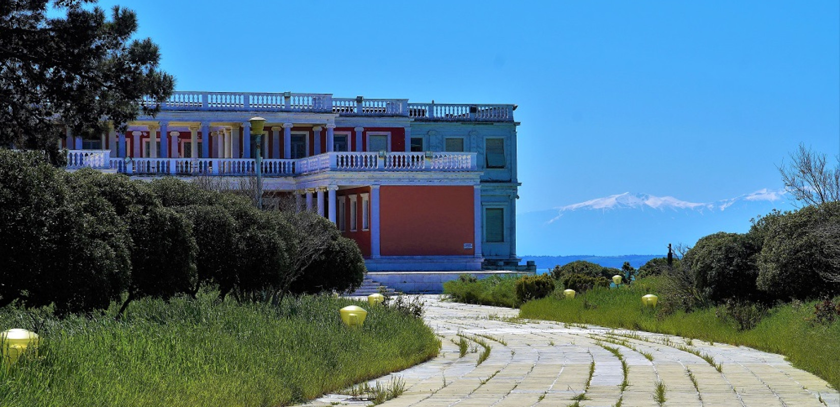 Καλαμαριά: Σήμα κινδύνου για το ξεχασμένο «κουφάρι» του Κυβερνείου