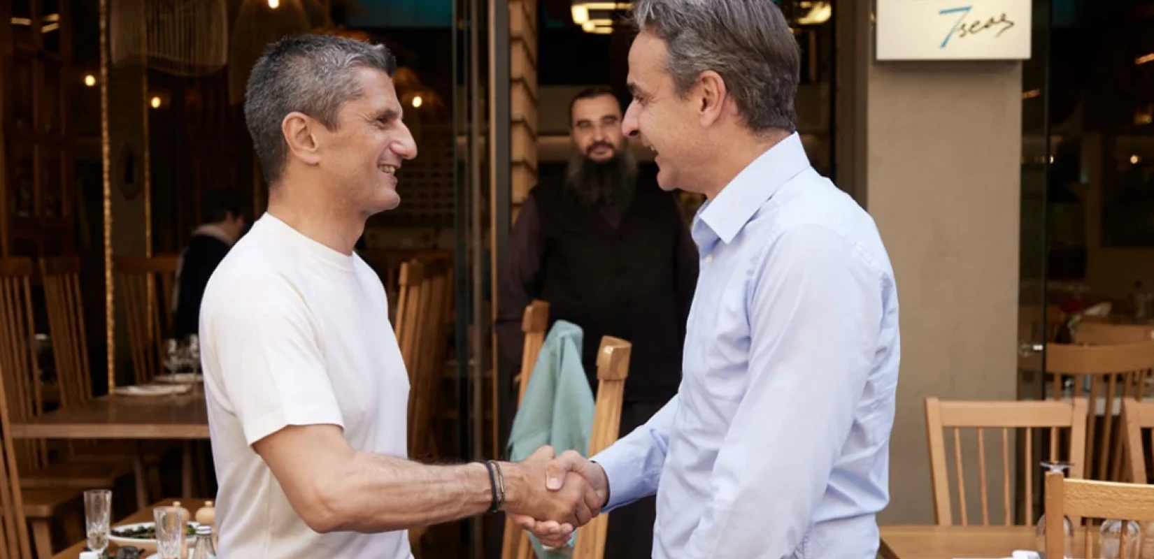 Οταν ο Κυριάκος Μητσοτάκης ήρθε πρόσωπο με πρόσωπο με τον Ράζβαν Λουτσέσκου στη Θεσσαλονίκη