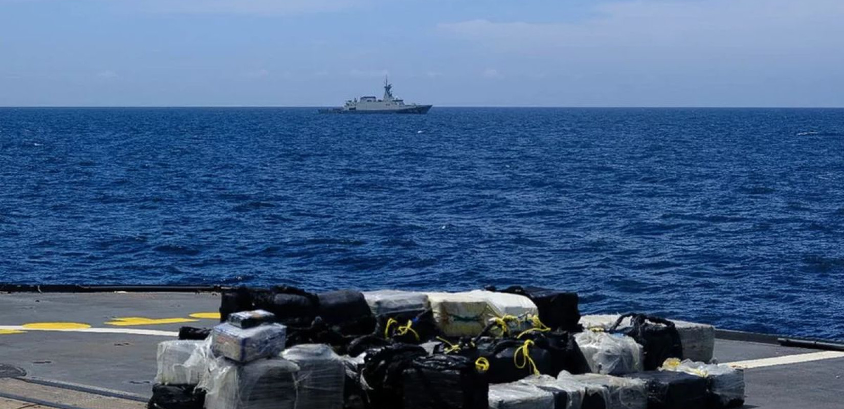 Το Πολεμικό Ναυτικό της Γαλλίας κατέσχεσε 2,4 τόνους κοκαΐνης ανοικτά της Μαρτινίκας