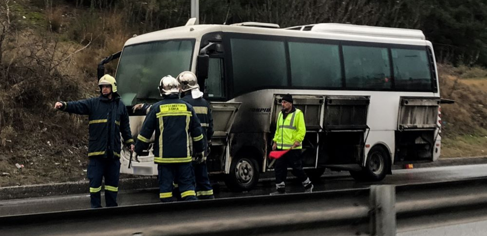 Αθήνα: Φωτιά σε τουριστικό λεωφορείο στο Χαϊδάρι