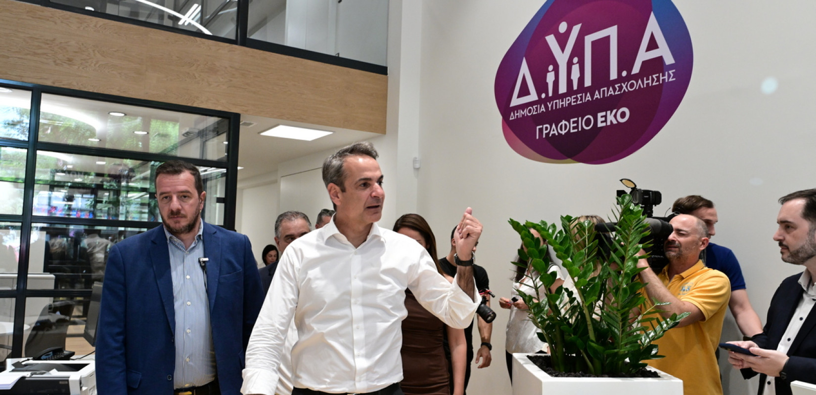 Νέο πρότυπο γραφείο της ΔΥΠΑ για την εξυπηρέτηση πολιτών από ειδικές κοινωνικές ομάδες στην Αθήνα - Επίσκεψη Μητσοτάκη